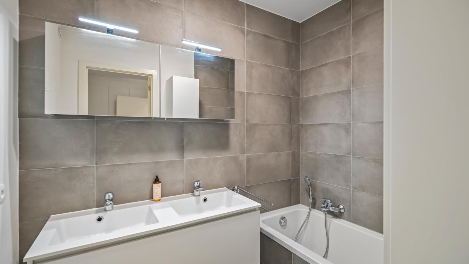 B City Complex - 0302 - Salle de bain