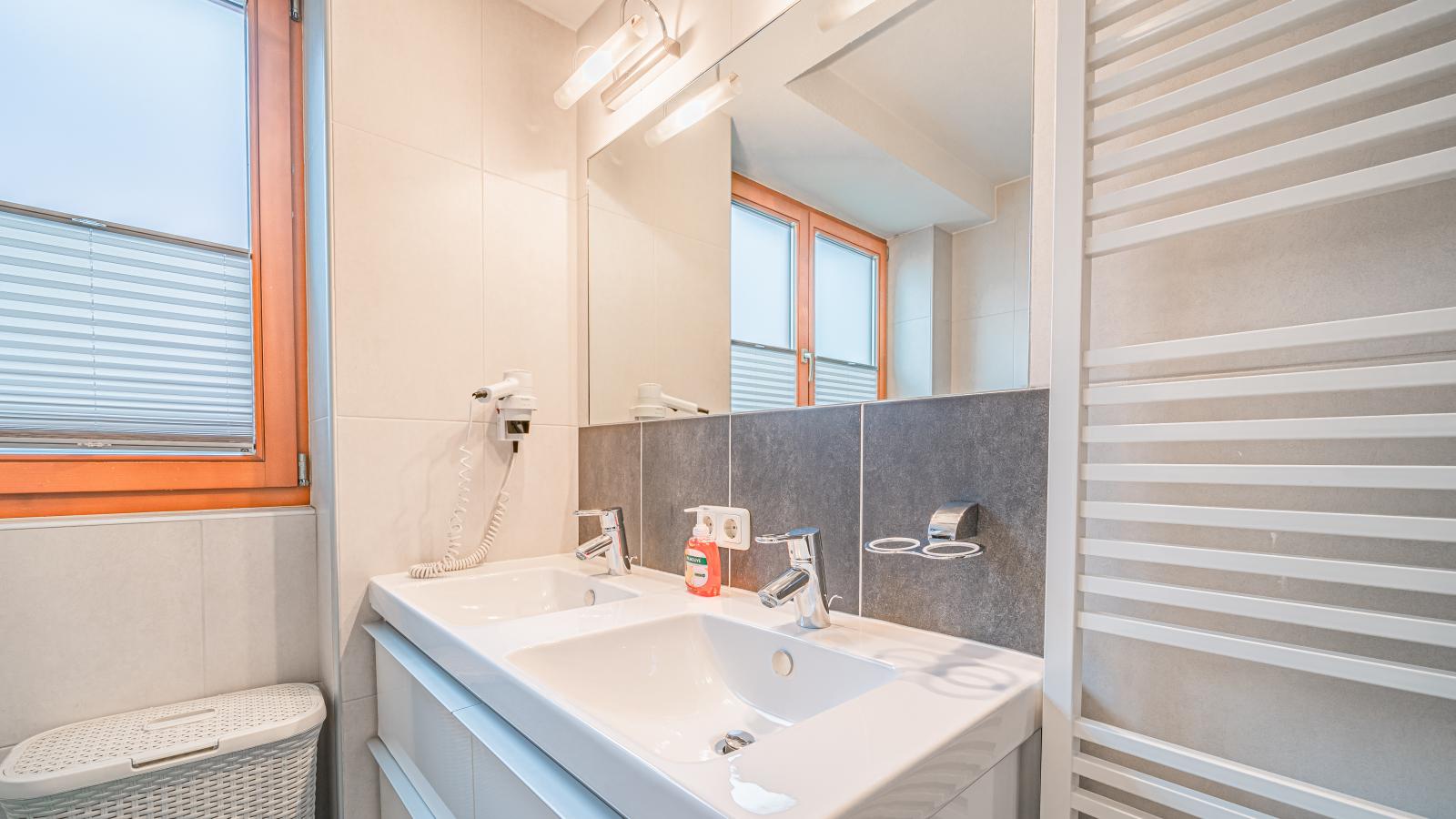 Janita XL - Bathroom