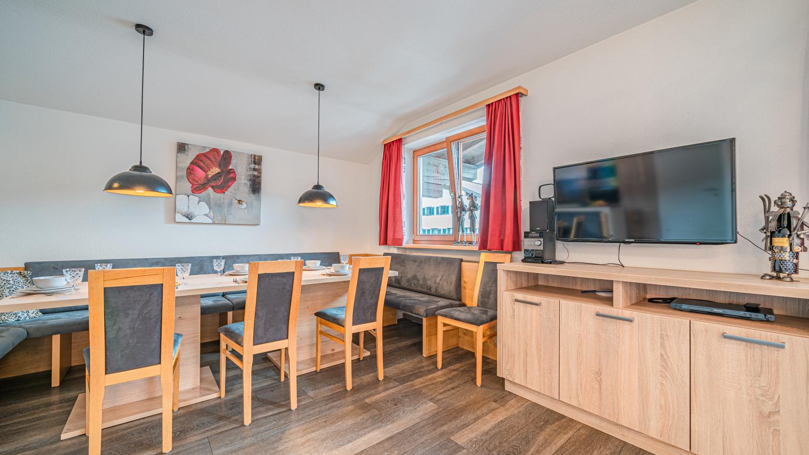 Janita XL - Dining room