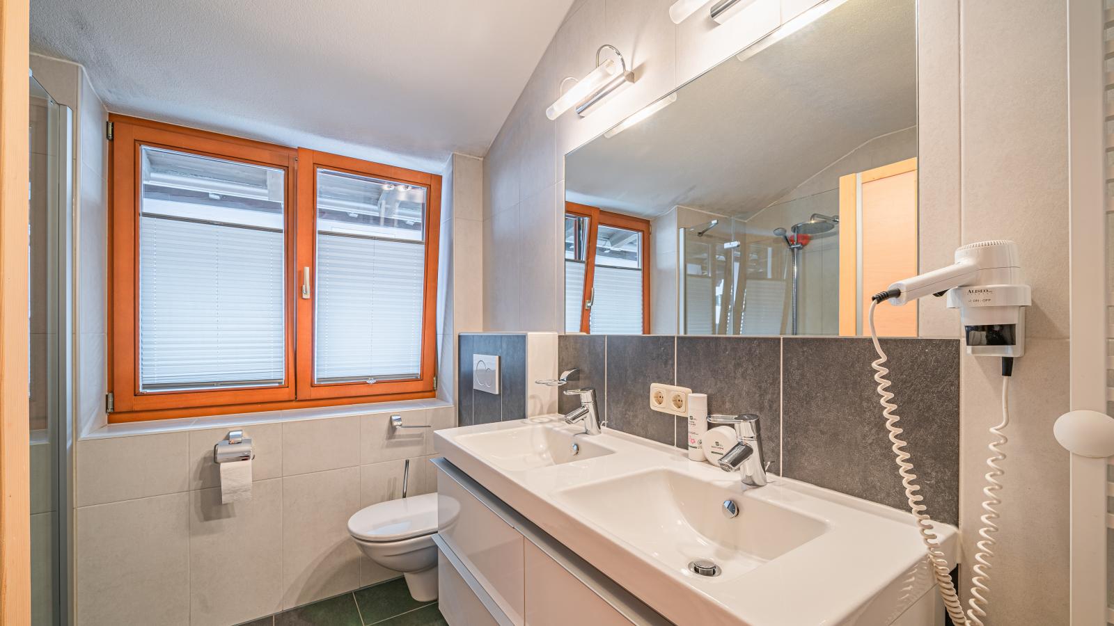 Janita XL - Bathroom