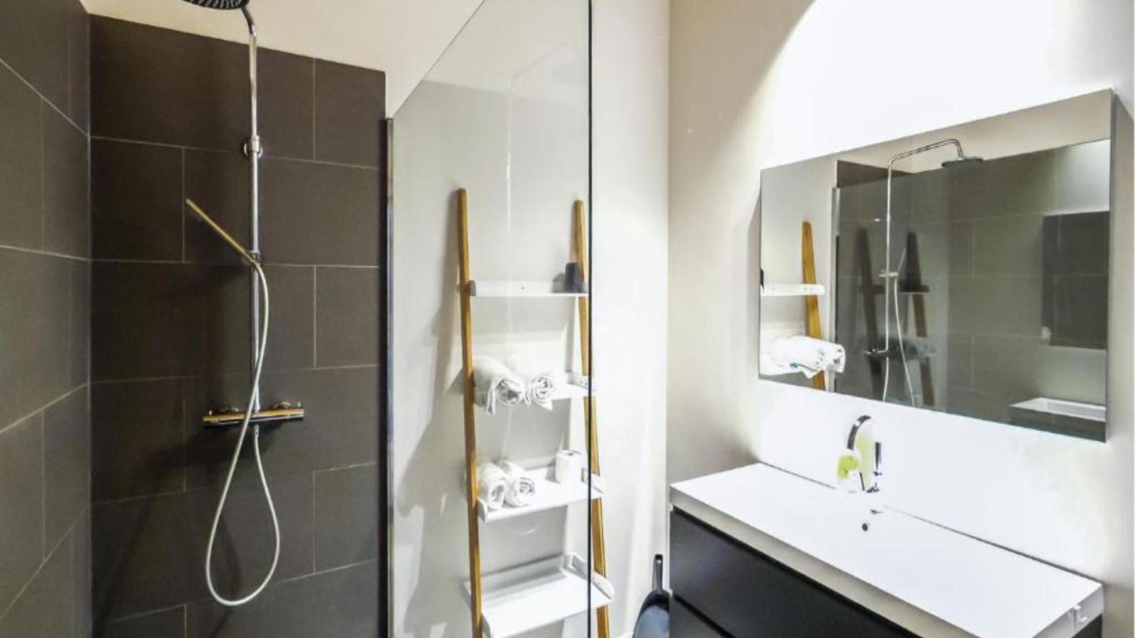 SeeZeit am Pressegger See - Badkamer