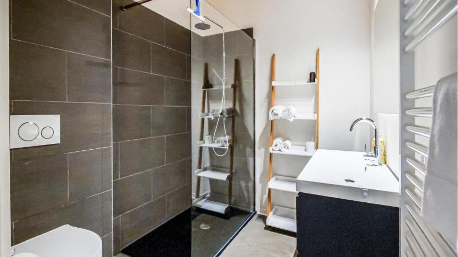 SeeZeit am Pressegger See - Badkamer