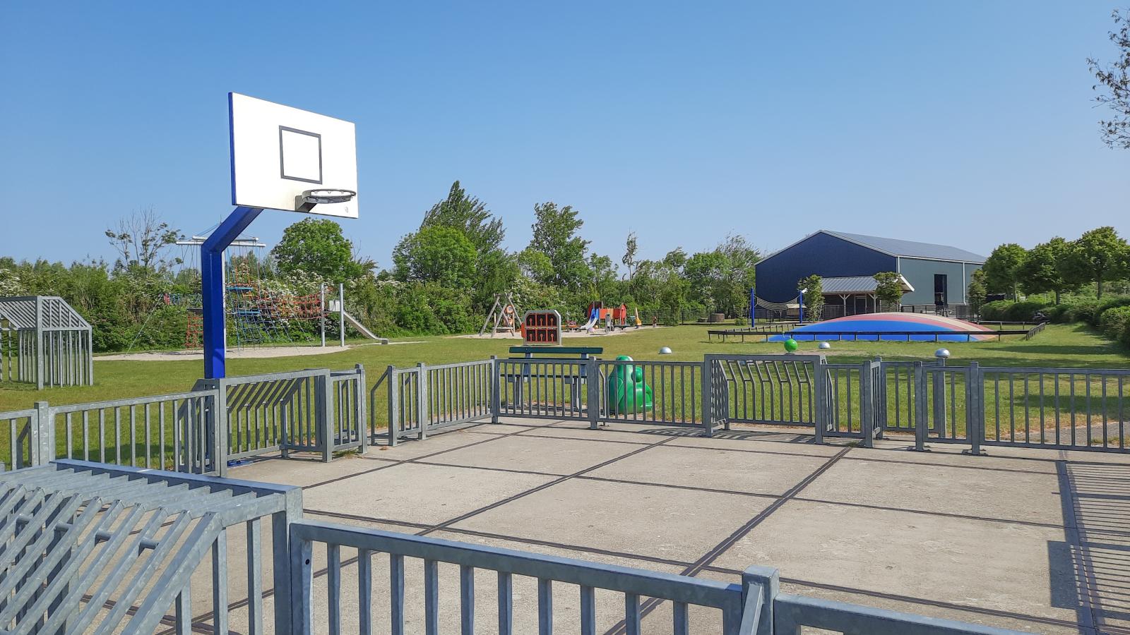 Blue Bird - Parkeinrichtungen