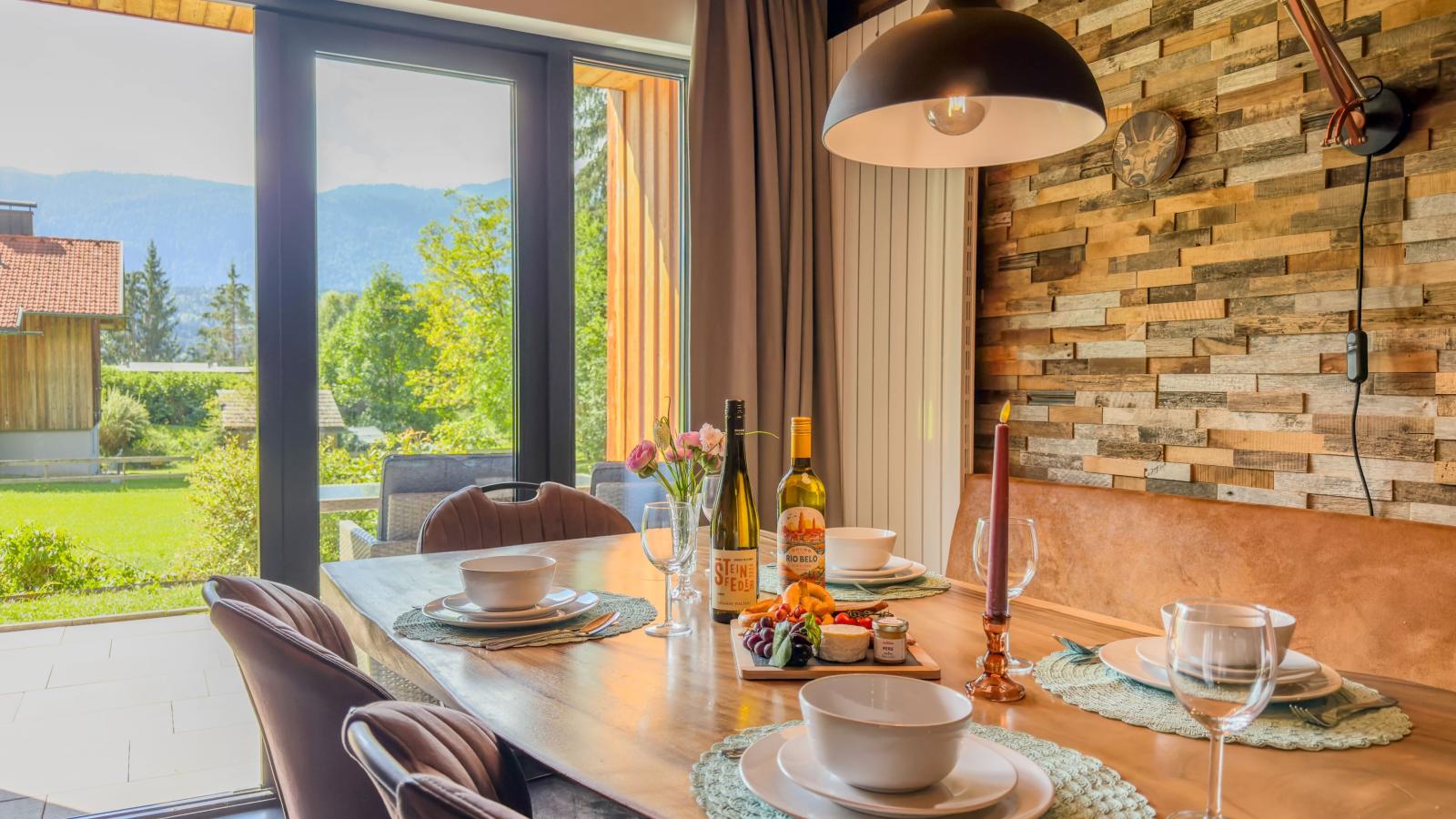 Seeglück am Pressegger See - Dining room