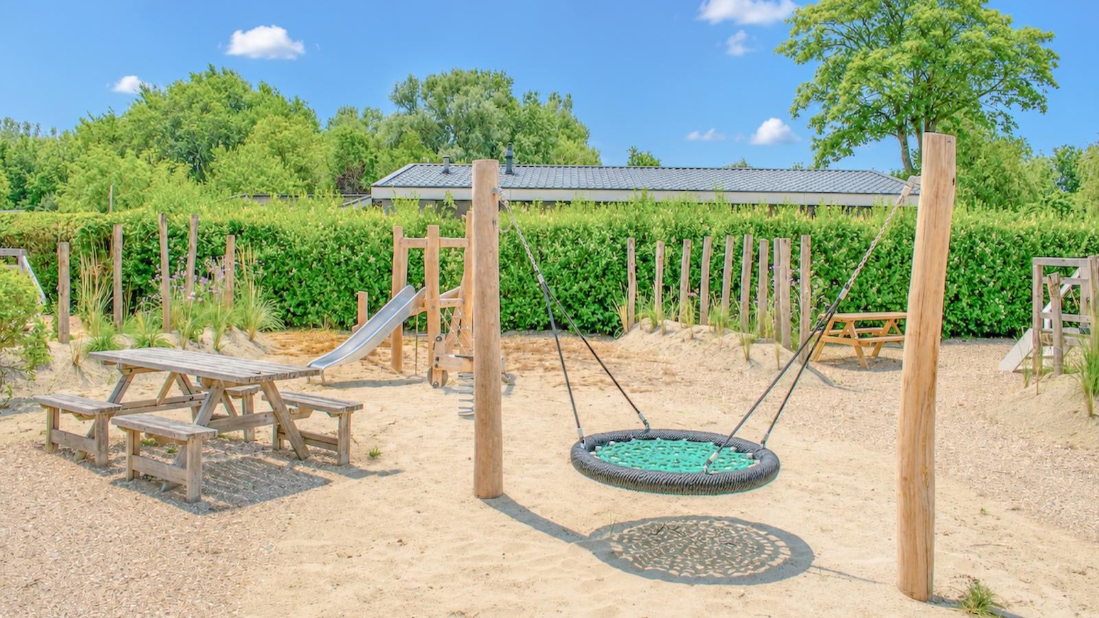 Bumble bee - Park facilities