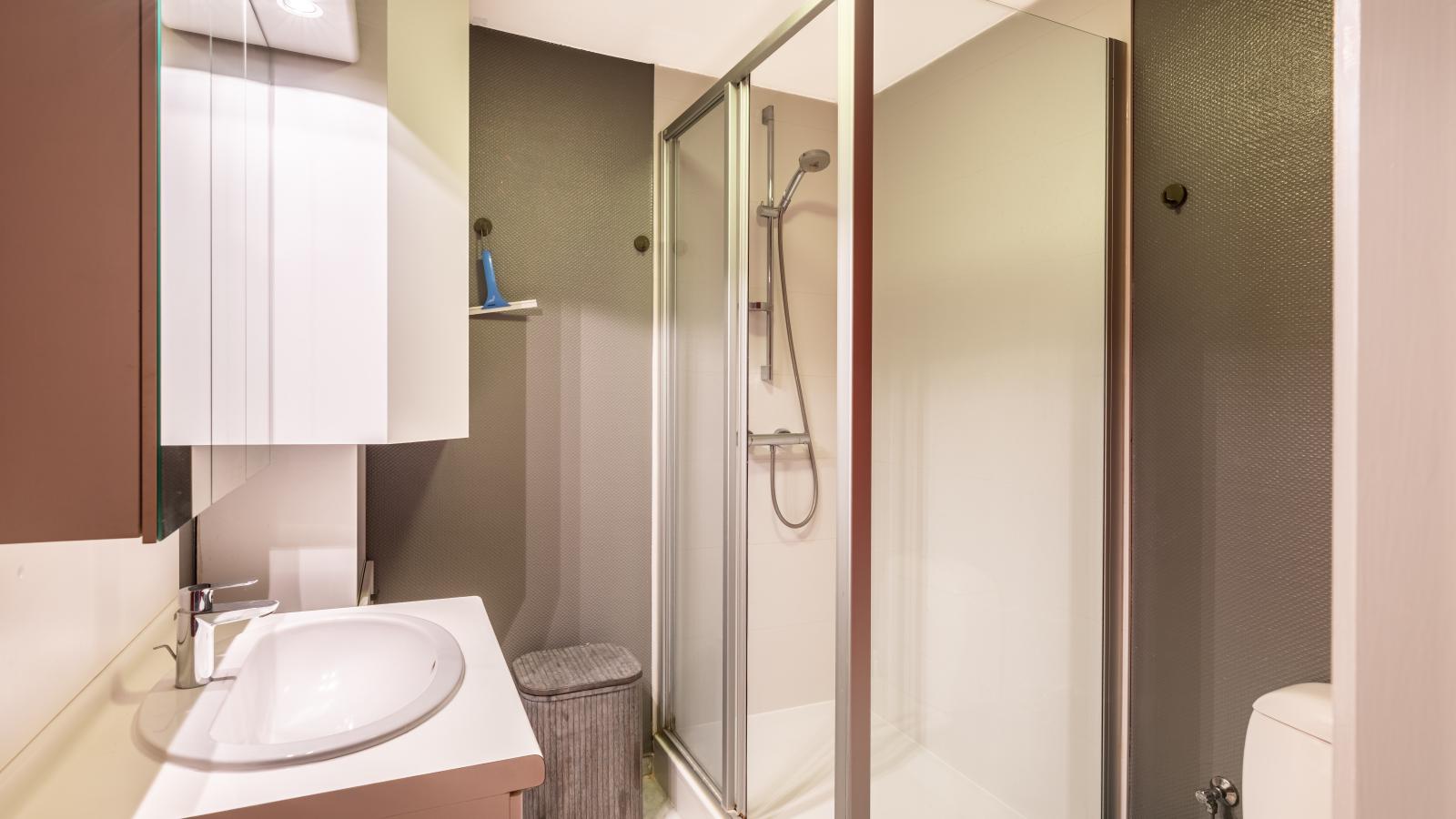 Donny - Bathroom