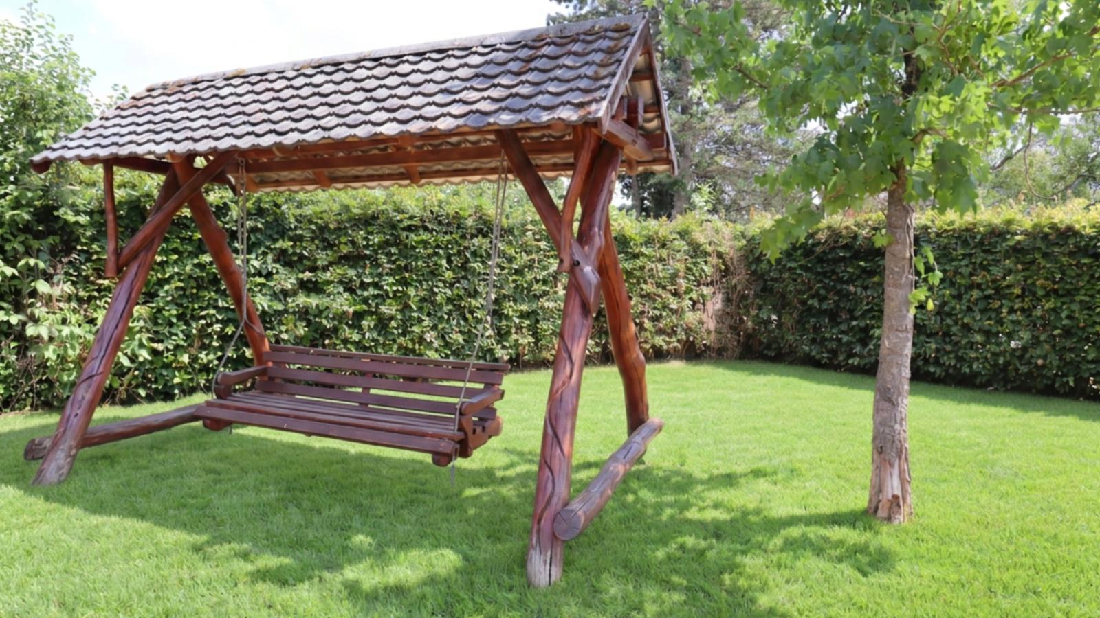Villa M - Gardens in summer