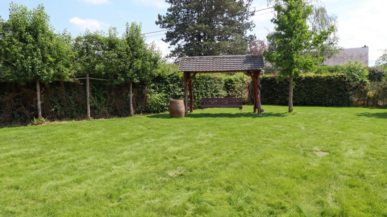 Villa M - Gardens in summer