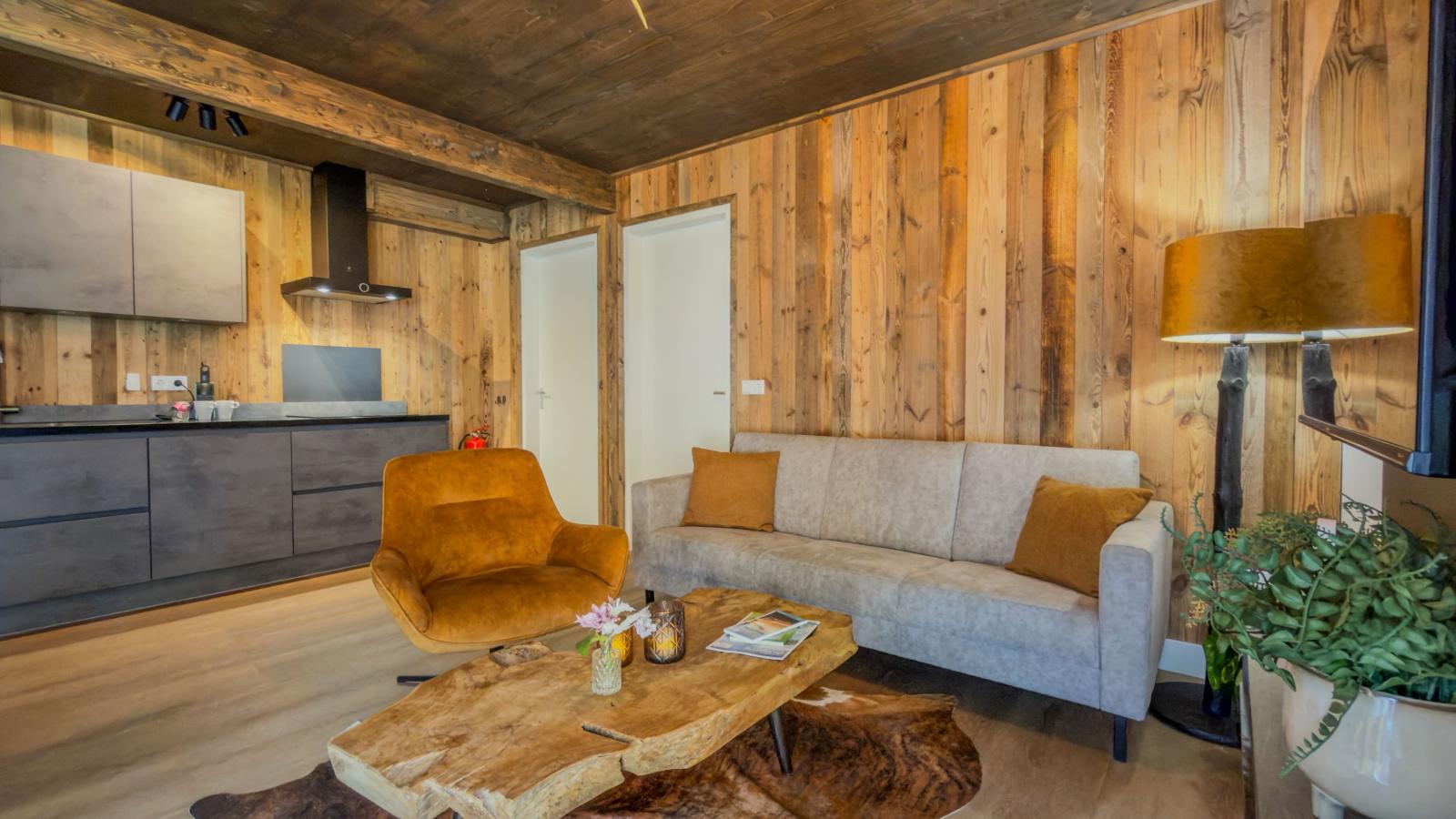 Alpenidyll am Afritzer See - Woonkamer