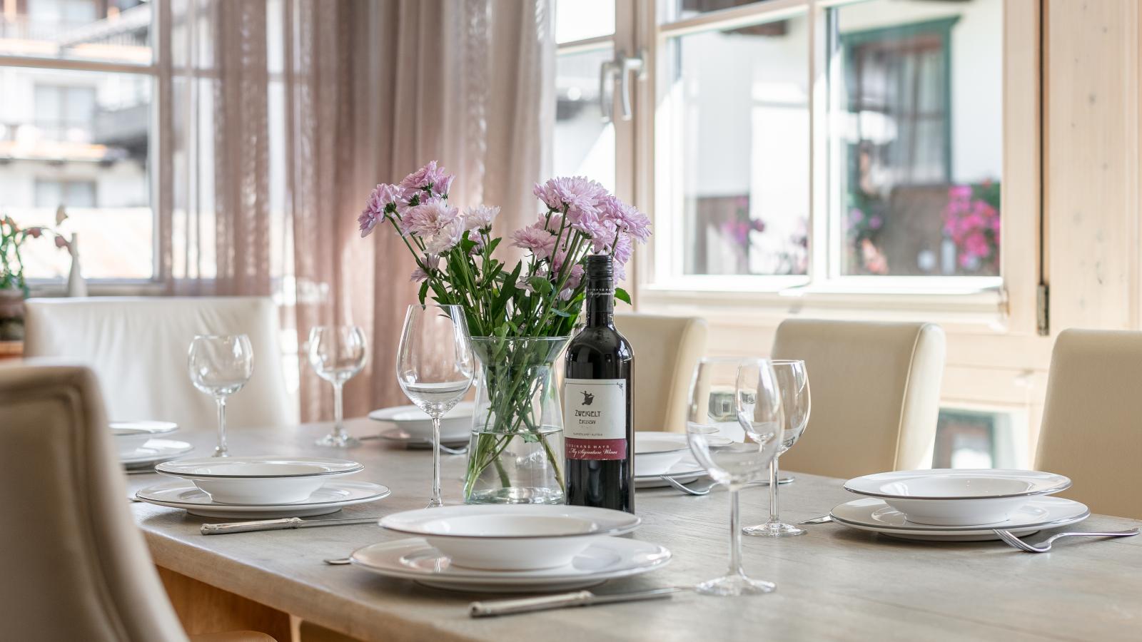 Premium Mountain View Suite - Eetkamer
