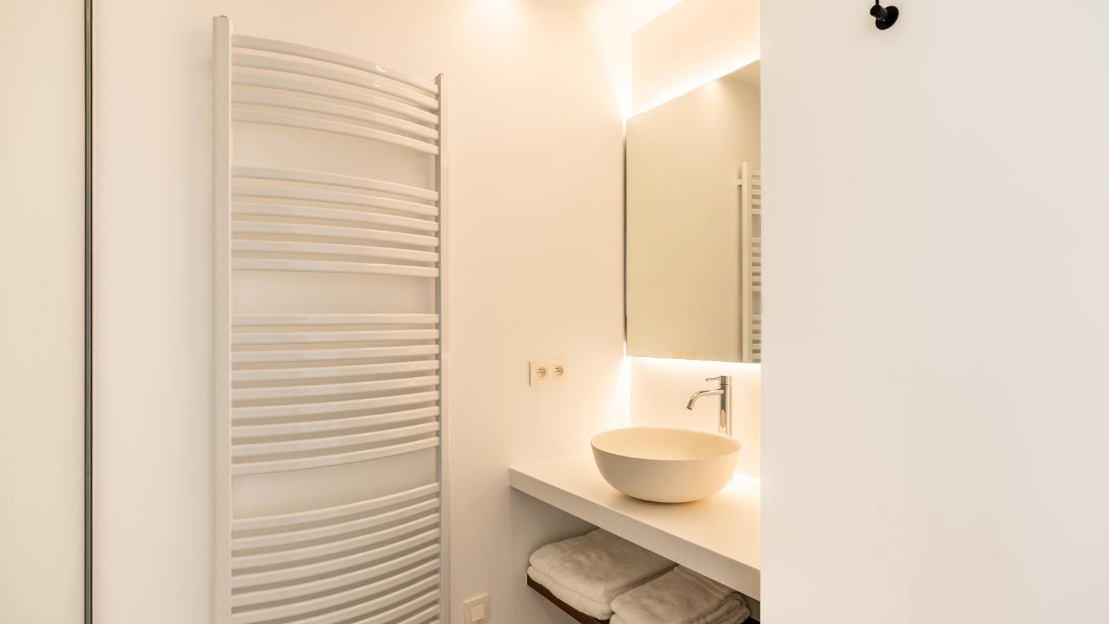 Sunshine - Bathroom