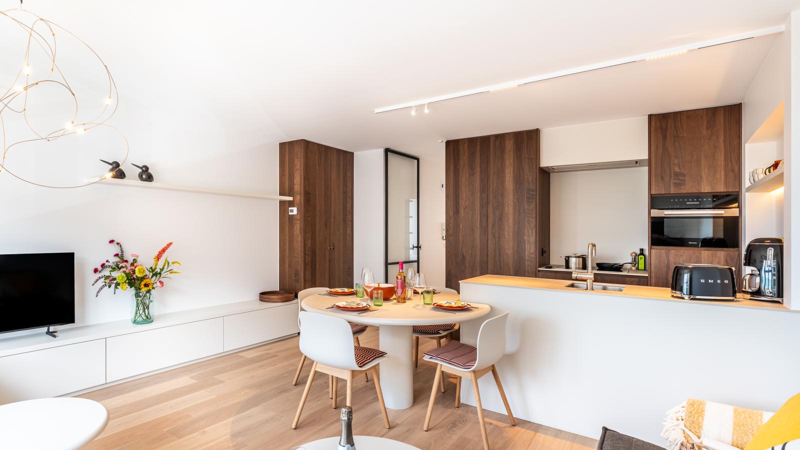 Sunshine - Dining room