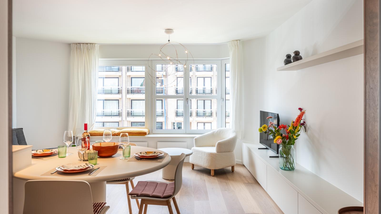 Sunshine - Dining room