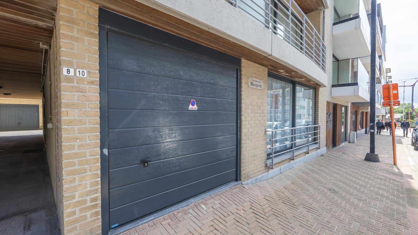 Margaux - 0001 - Outdoor