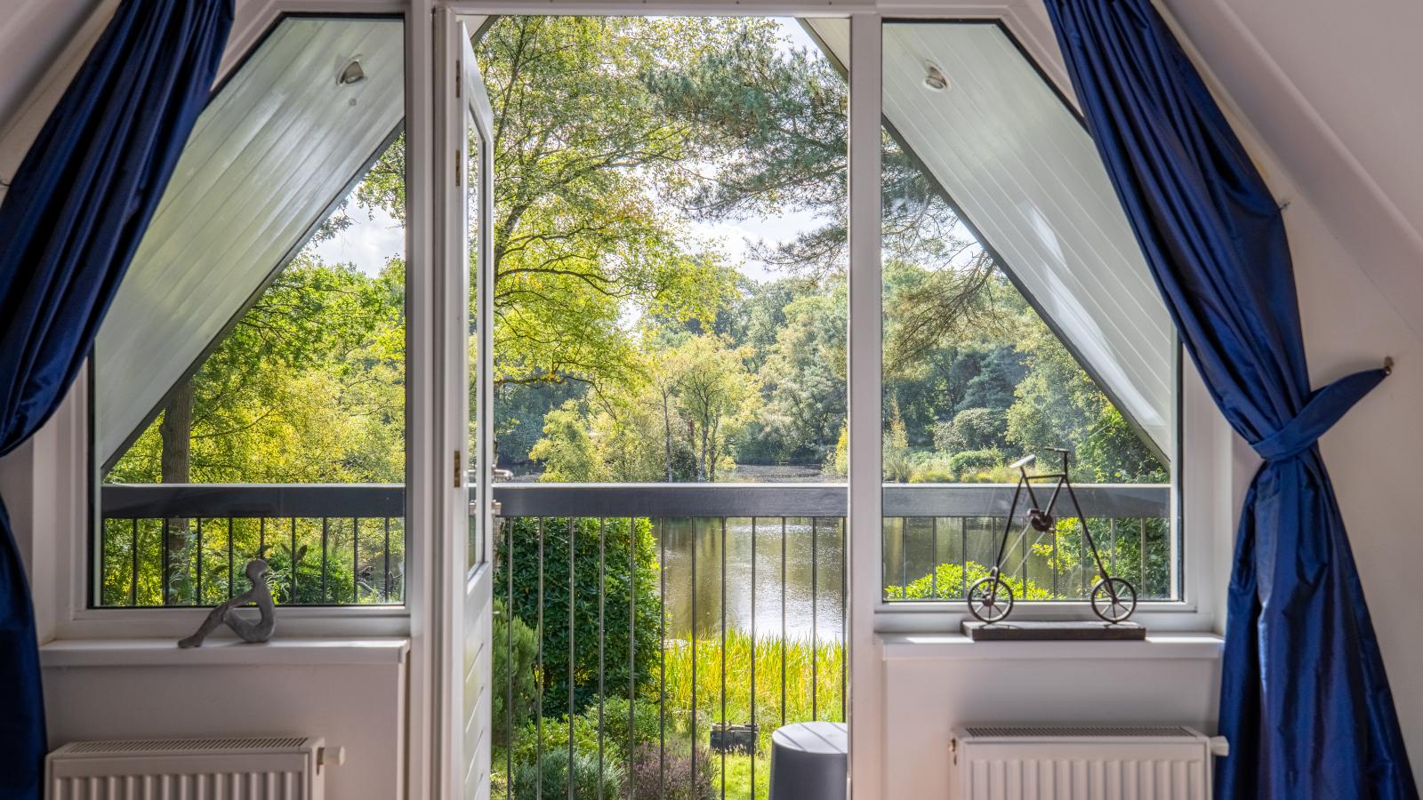 HasseBassie - Bedroom
