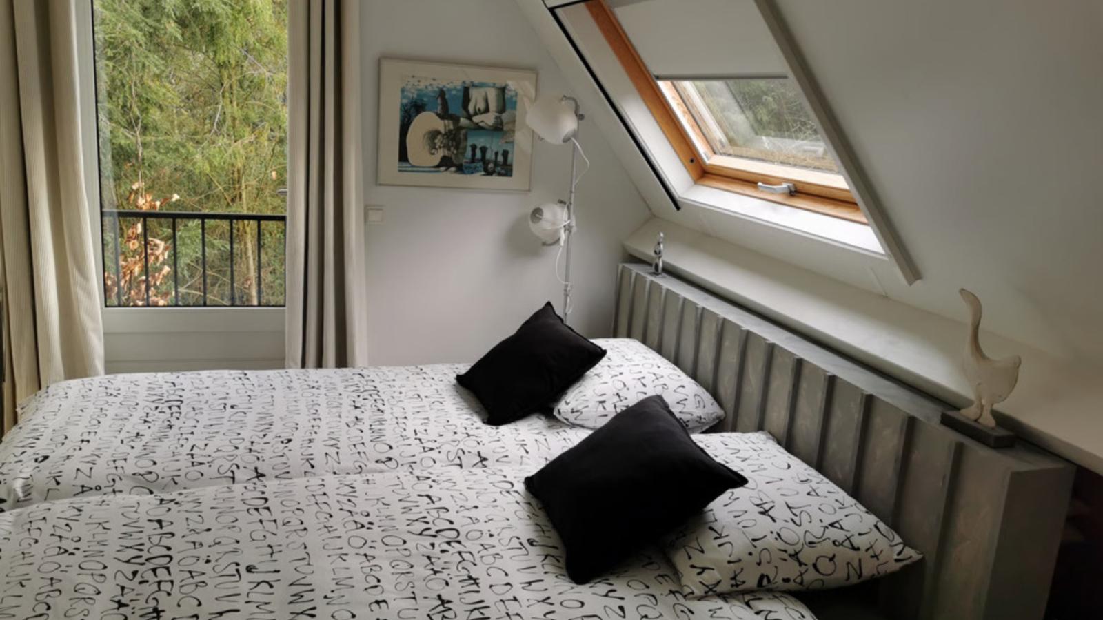 HasseBassie - Bedroom