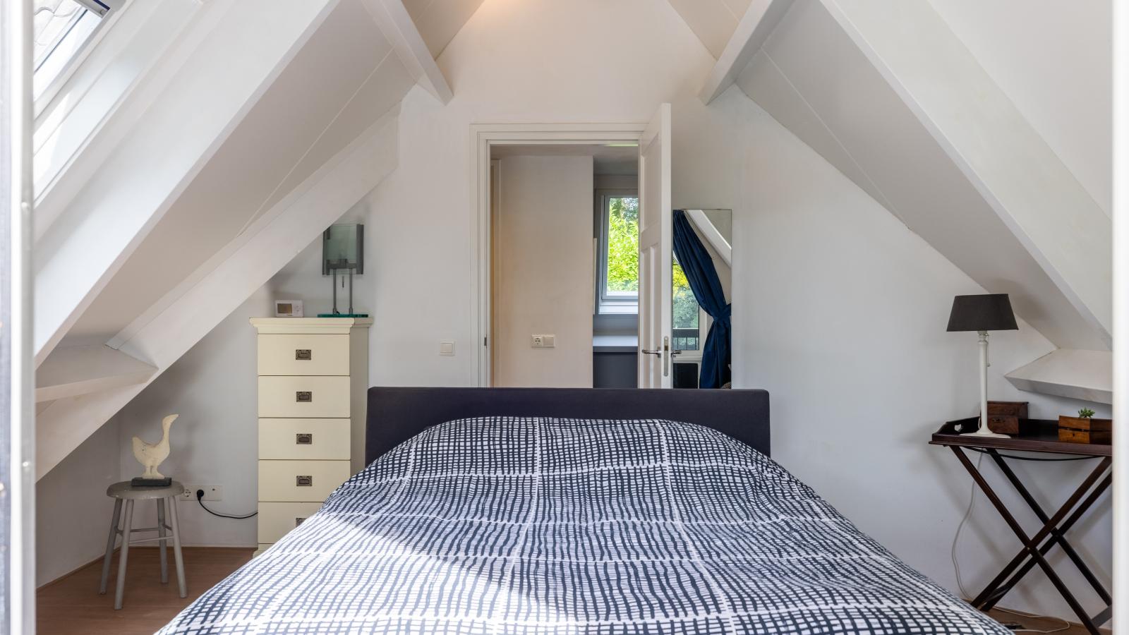 HasseBassie - Bedroom
