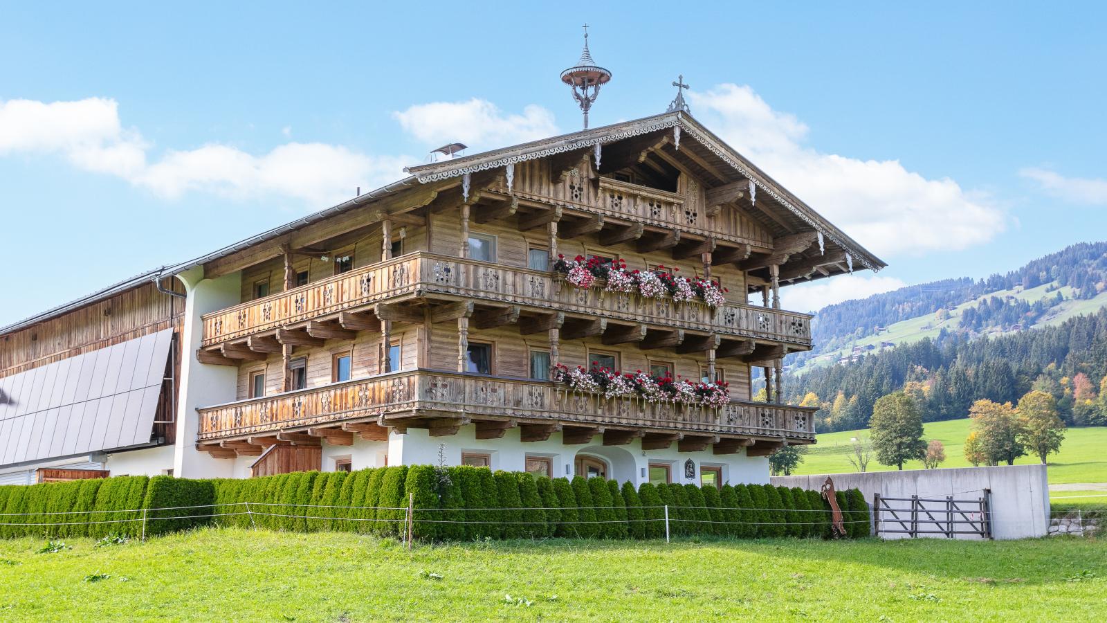Bräuhof - Exterior in summer
