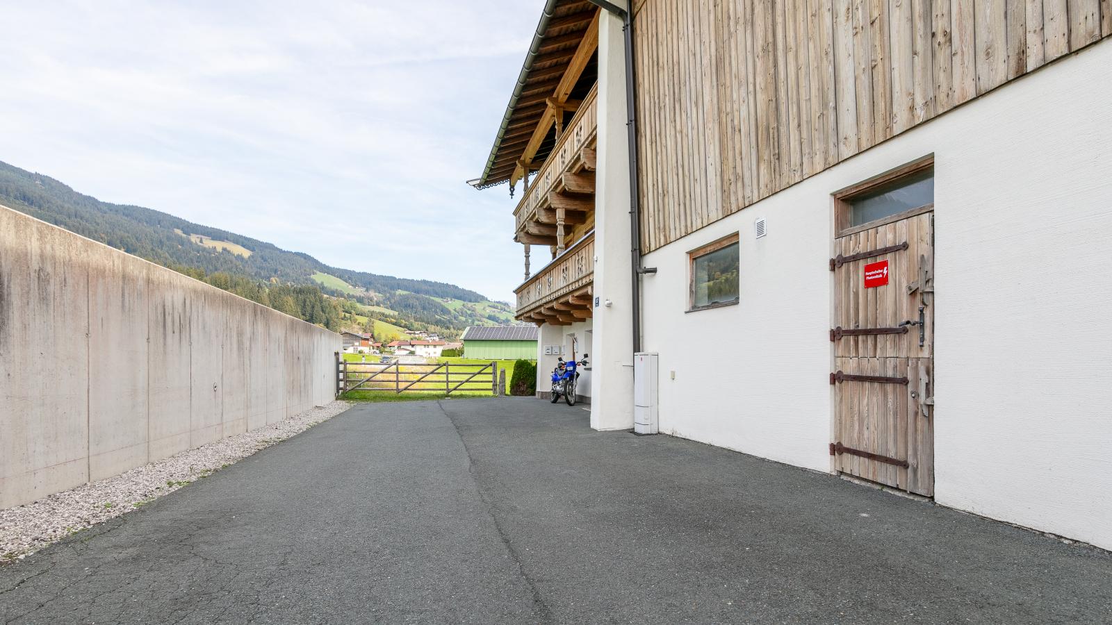 Bräuhof - Exterior in summer