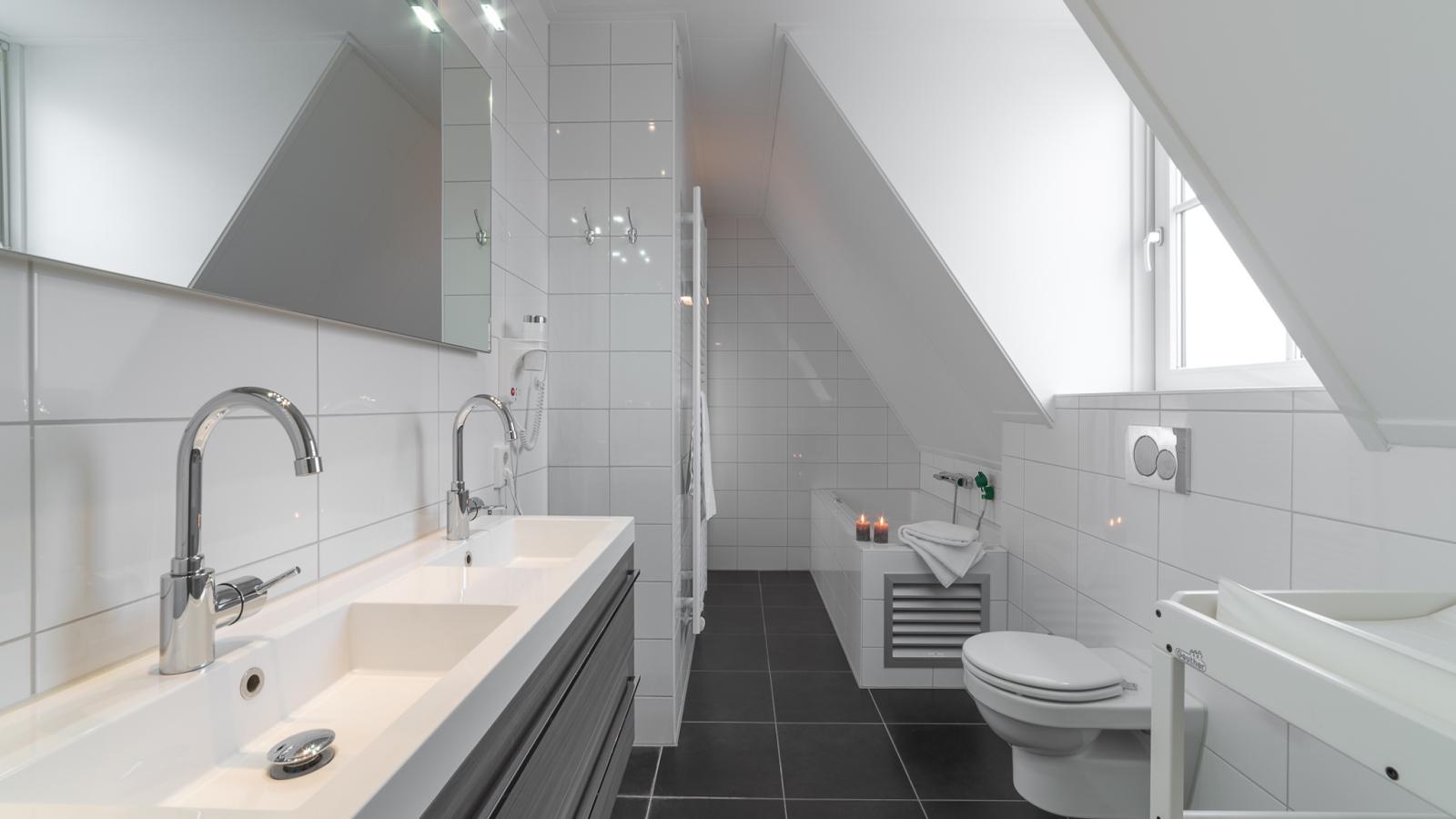 Ocean Ease 47 - Badkamer