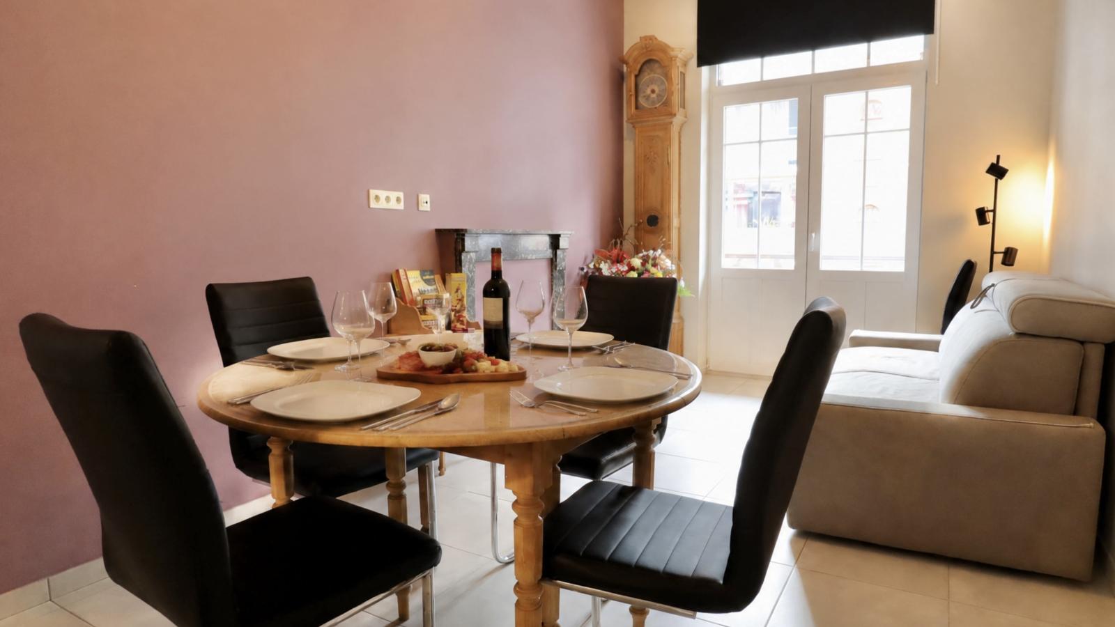 S'Ameuse en groupe - Eetkamer