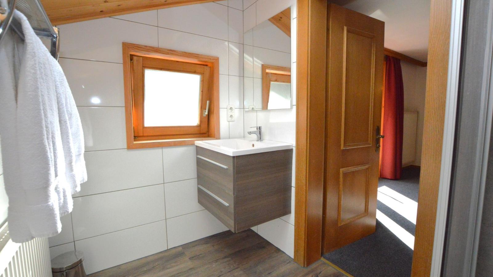 Hirscheck Ferienhaus 1 - Badkamer