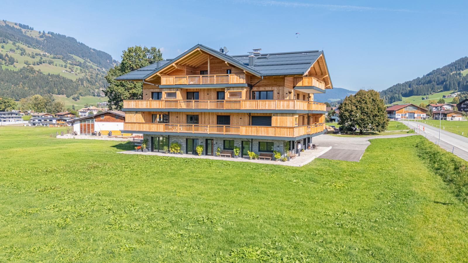 Lodron - Exterior in summer