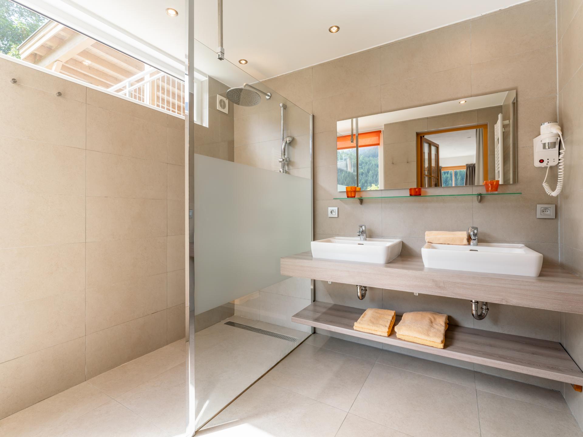 Op 650 m van de piste: ruim chalet voor 10 personen in Saalbach-Hinterglemm - foto 8