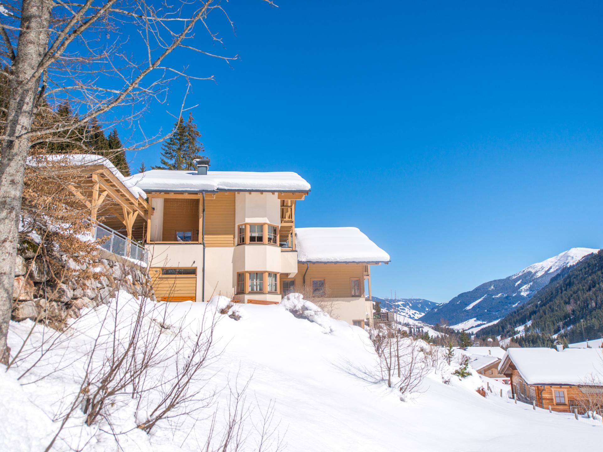 Op 650 m van de piste: ruim chalet voor 10 personen in Saalbach-Hinterglemm - foto 35