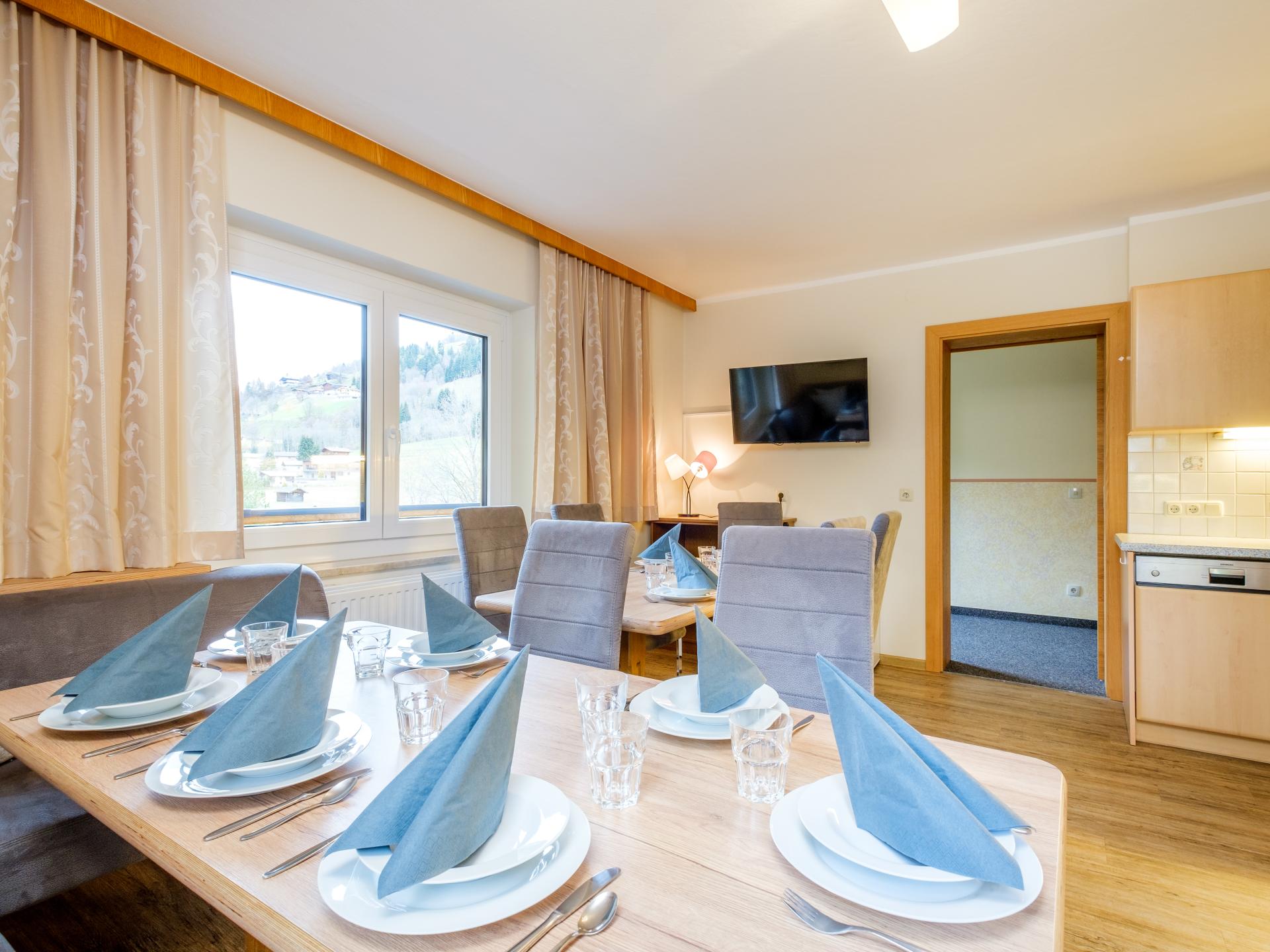 Ruim appartement voor 12 personen direct aan de skipiste in Saalbach - foto 3