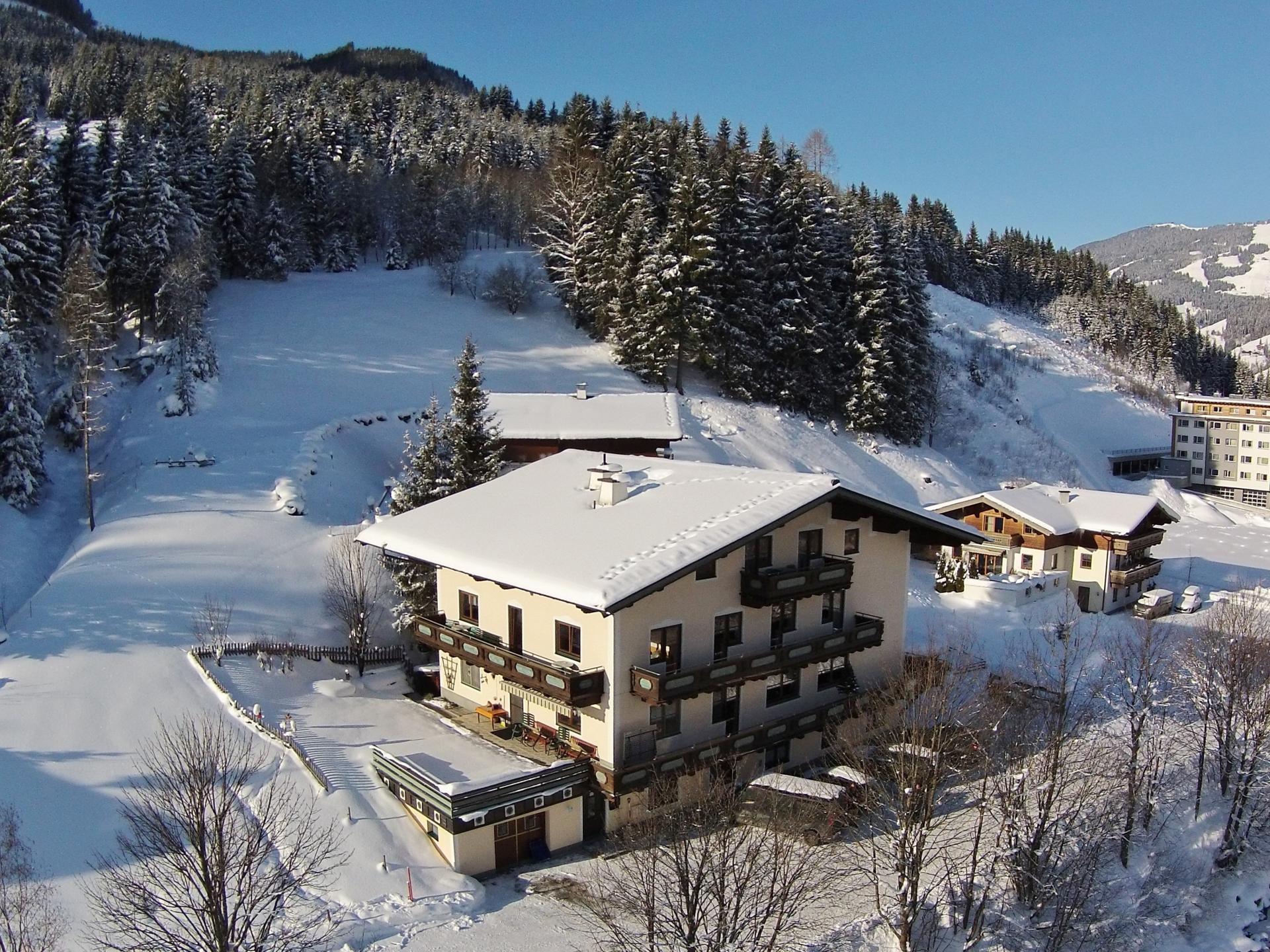 Ruim appartement voor 12 personen direct aan de skipiste in Saalbach - foto 12