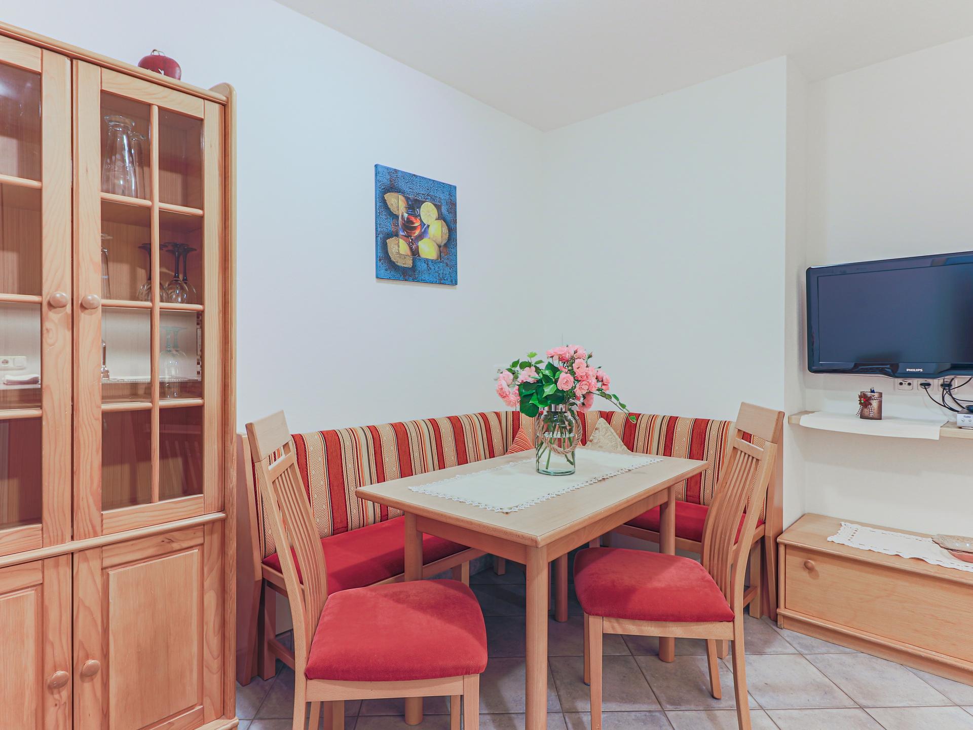 Op 900m van het centrum: modern appartement in Söll voor 6 personen - foto 3