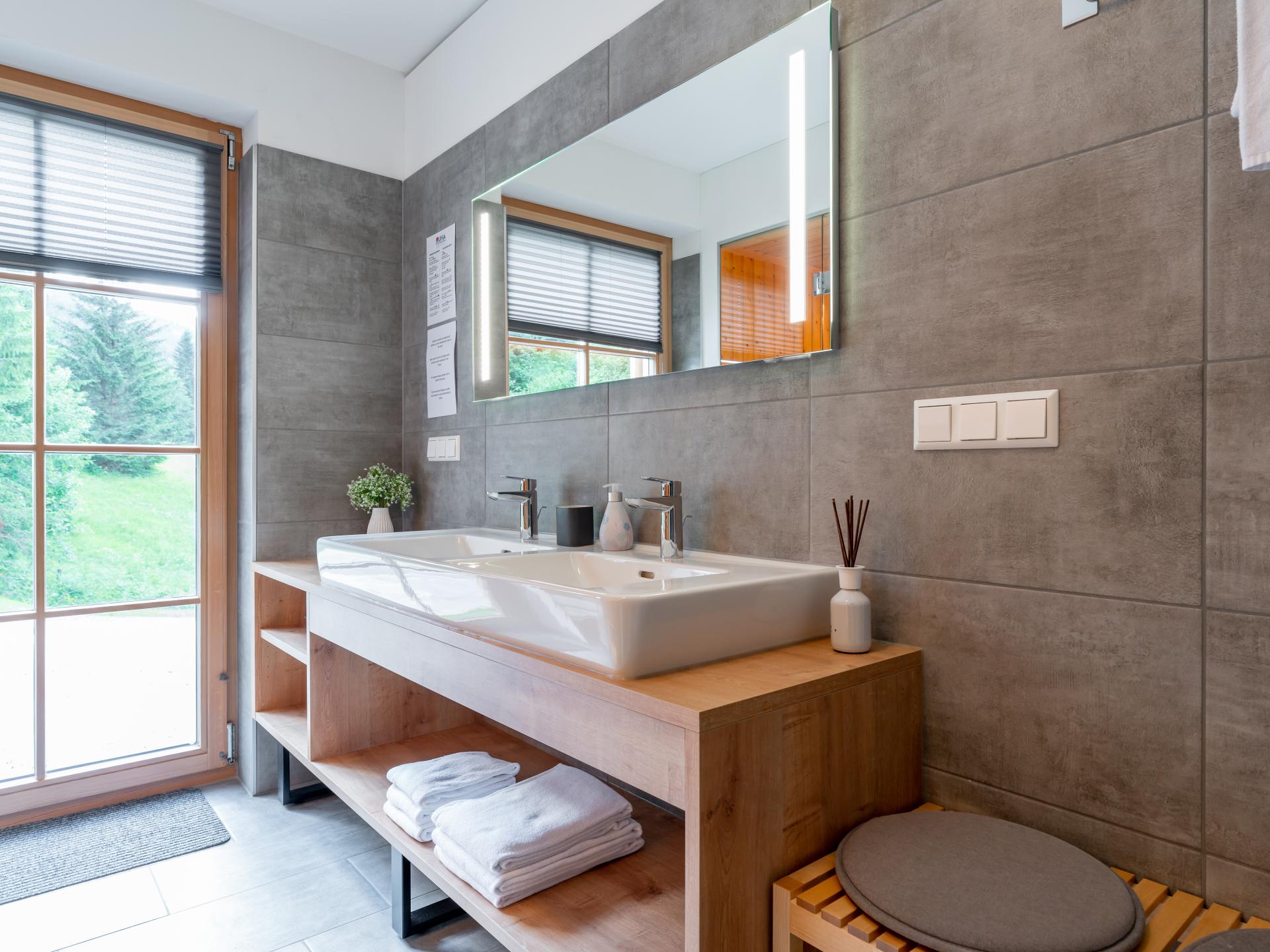Luxe chalet voor 9 personen met sauna en hottub direct aan de piste - foto 11