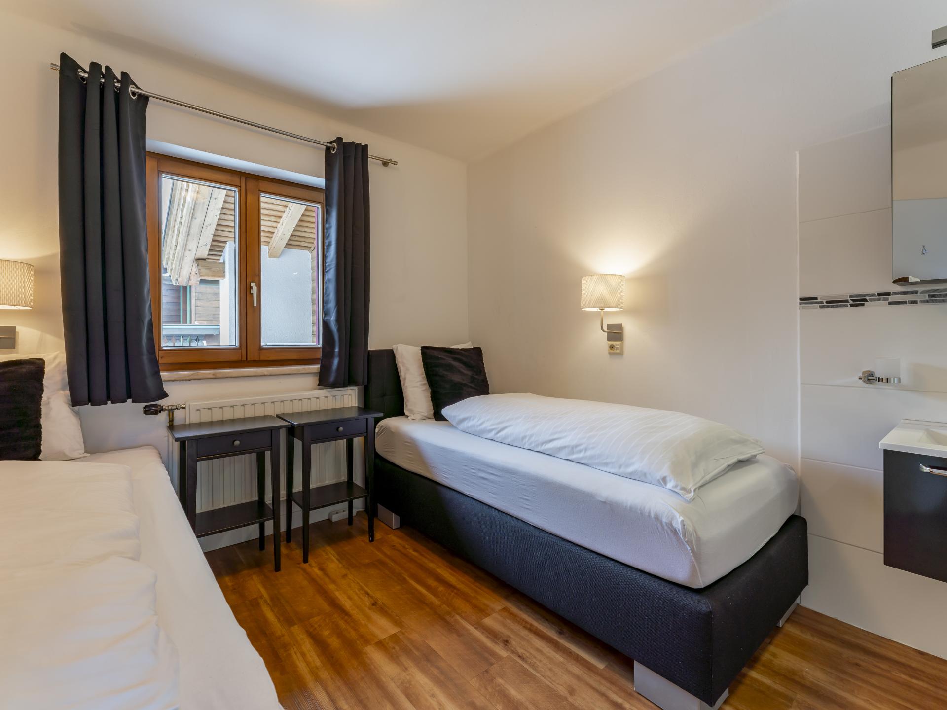 Luxe 8-slaapkamer chalet met sauna, 100m van de piste in Saalbach-Hinterglemm - foto 46