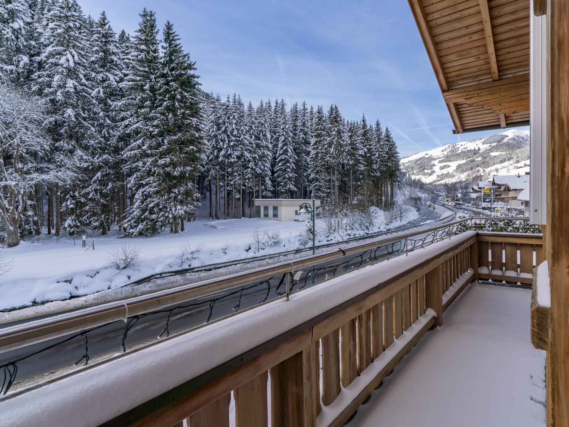 Luxe 8-slaapkamer chalet met sauna, 100m van de piste in Saalbach-Hinterglemm - foto 54