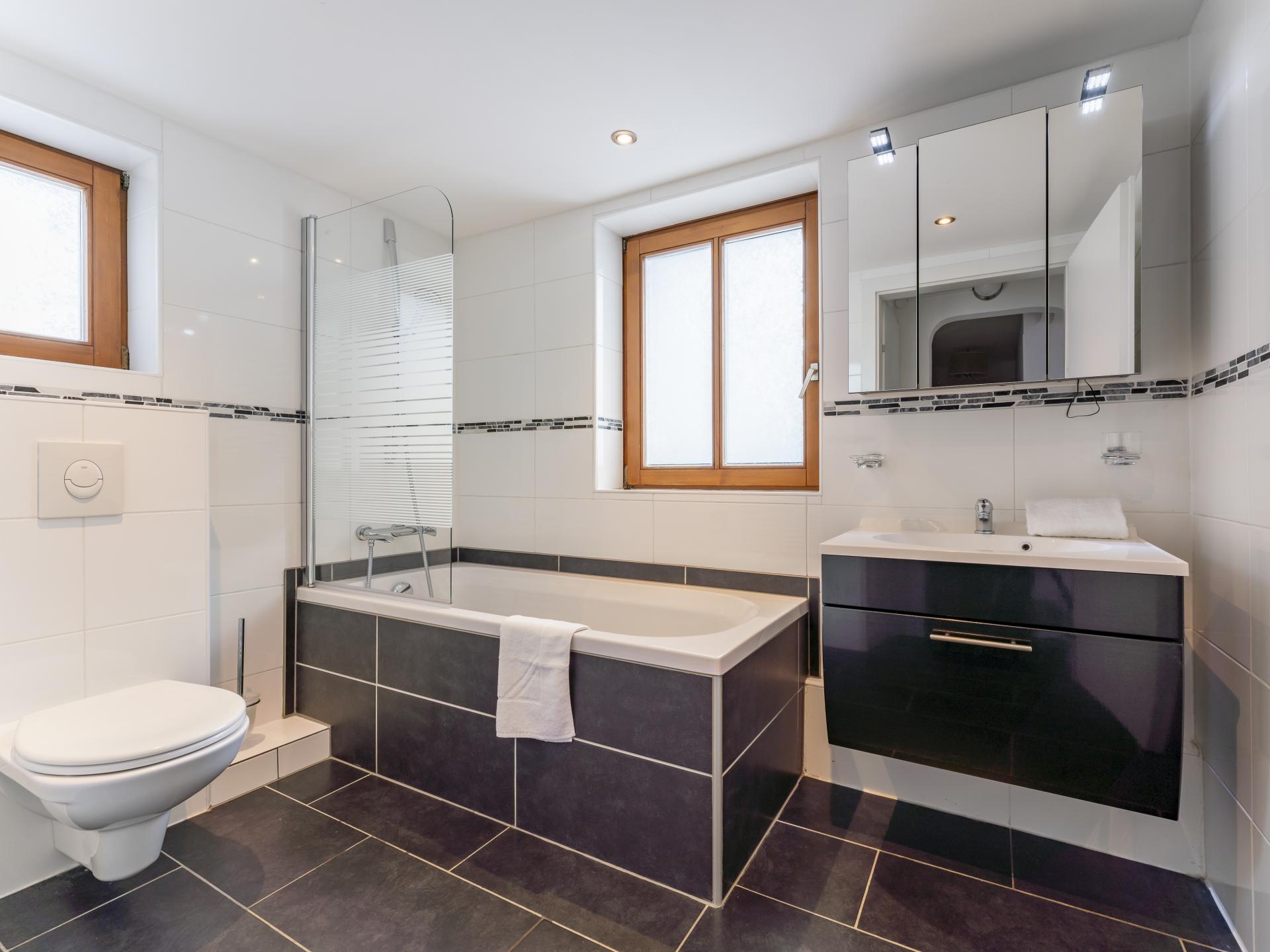 Luxe 8-slaapkamer chalet met sauna, 100m van de piste in Saalbach-Hinterglemm - foto 48
