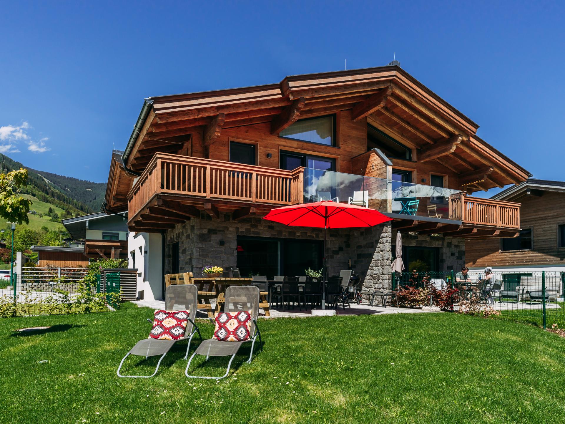 Ruim chalet voor 12 personen met privé-sauna, direct aan de skipiste in Piesendorf - foto 1