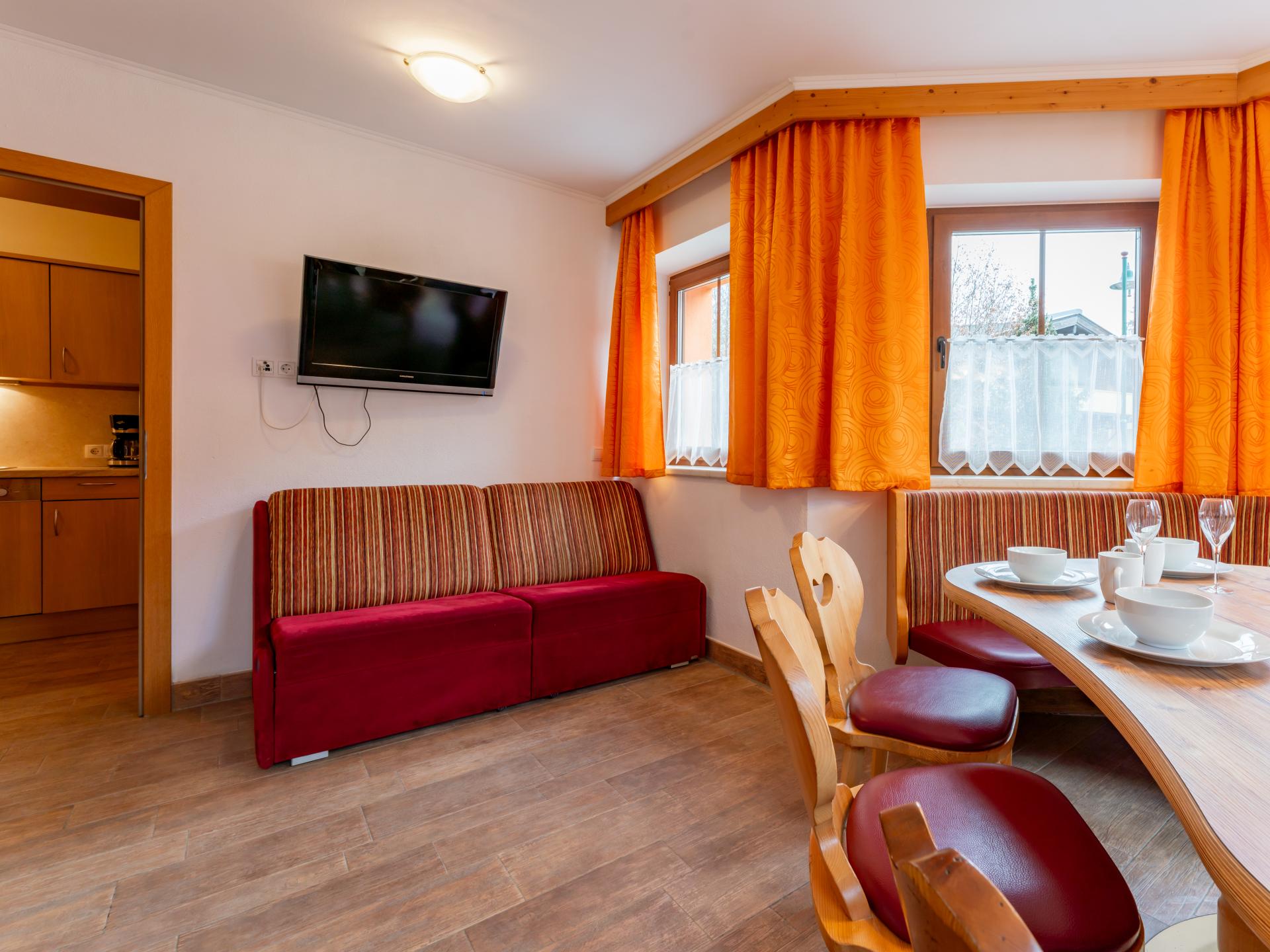 Authentiek vakantiehuis aan de piste in Saalbach met privé-sauna voor 11 personen - foto 8