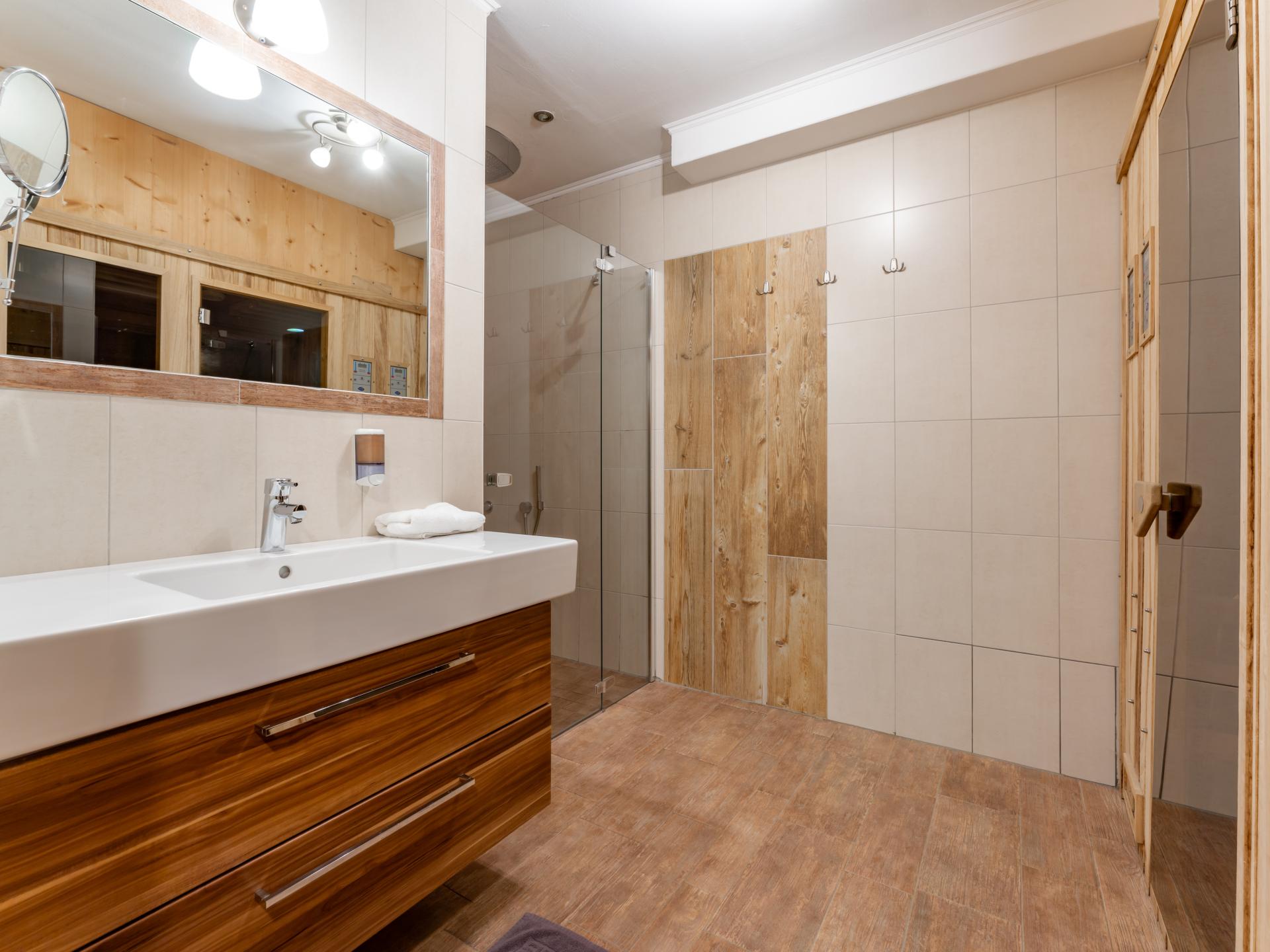 Authentiek vakantiehuis aan de piste in Saalbach met privé-sauna voor 11 personen - foto 6