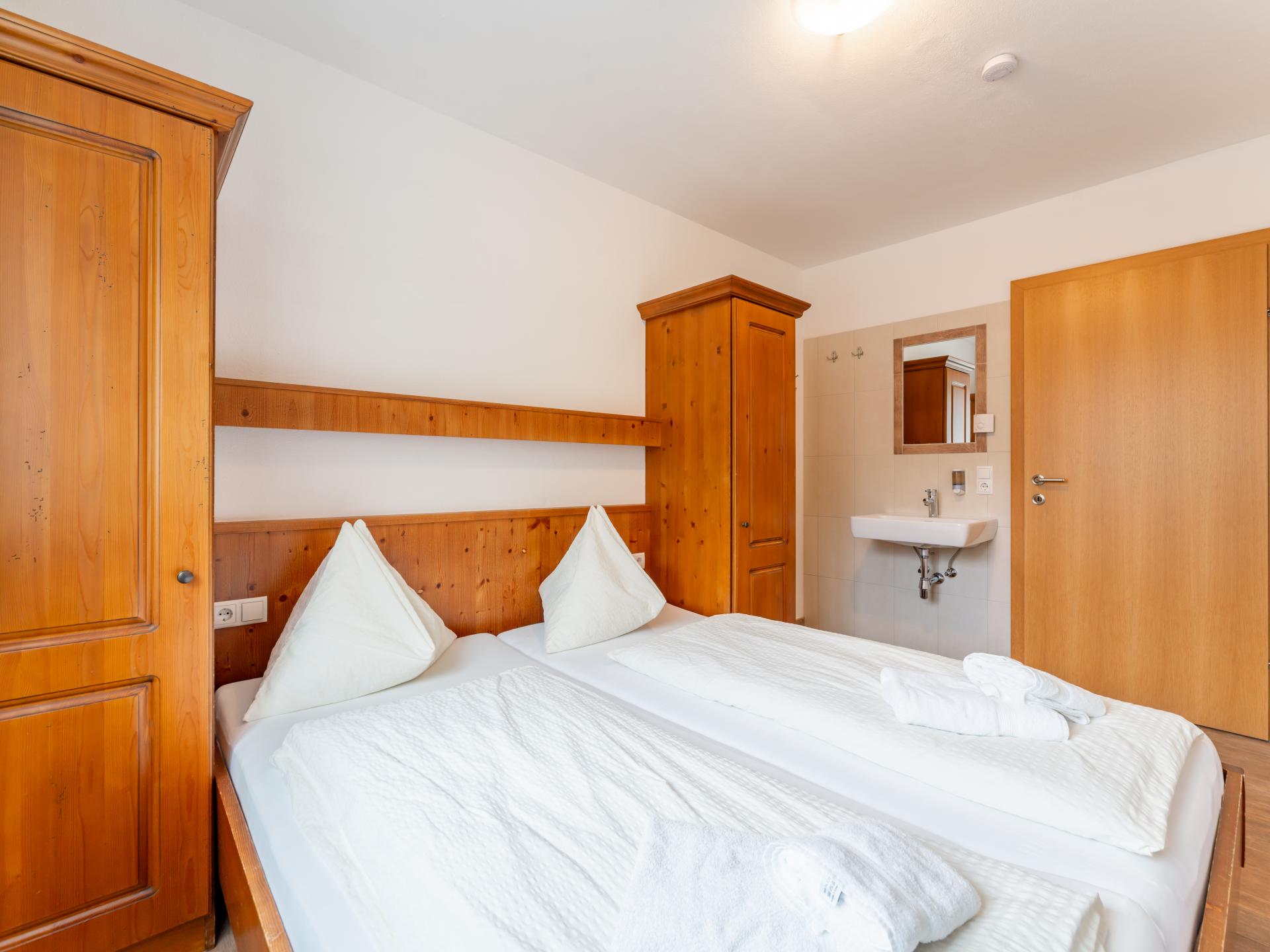 Ruim chalet voor 22 personen direct aan de piste met eigen sauna - foto 21