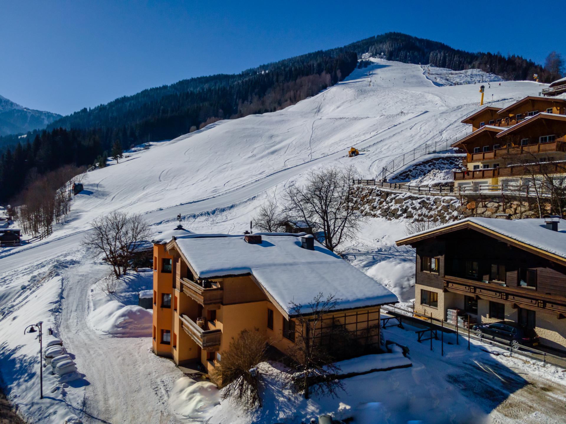 Ruim chalet voor 22 personen direct aan de piste met eigen sauna - foto 34