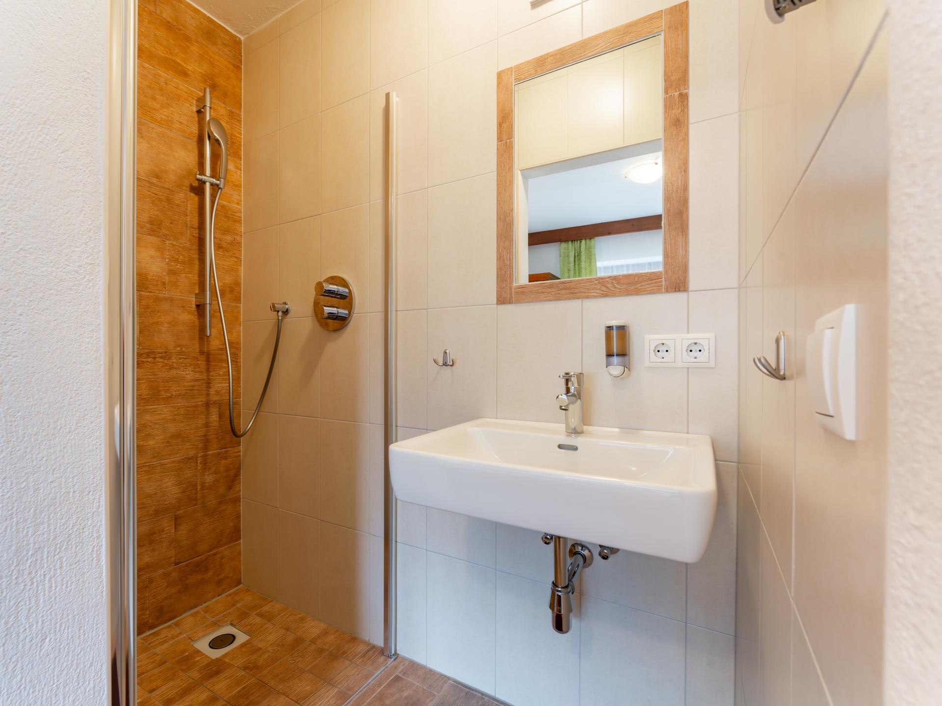 Ruim chalet voor 22 personen direct aan de piste met eigen sauna - foto 18