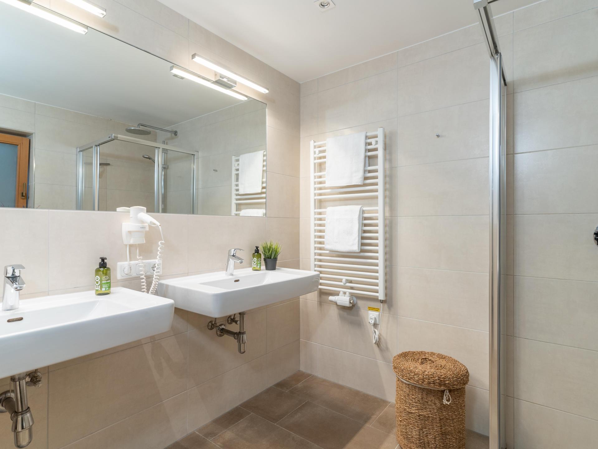 Luxe chalet voor 35 personen aan de piste in Saalbach-Hinterglemm - foto 23