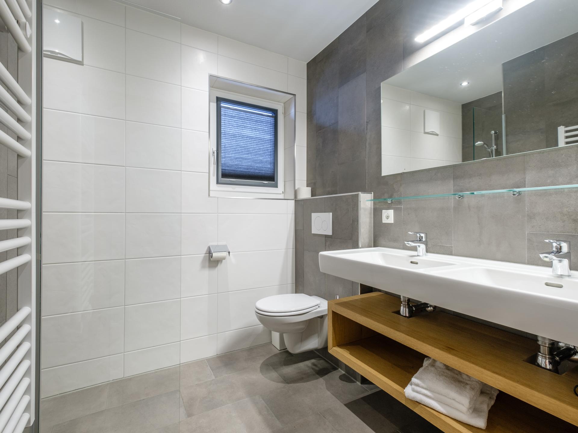 Aan de piste: Luxe vakantiehuis met buitensauna in Leogang - foto 12