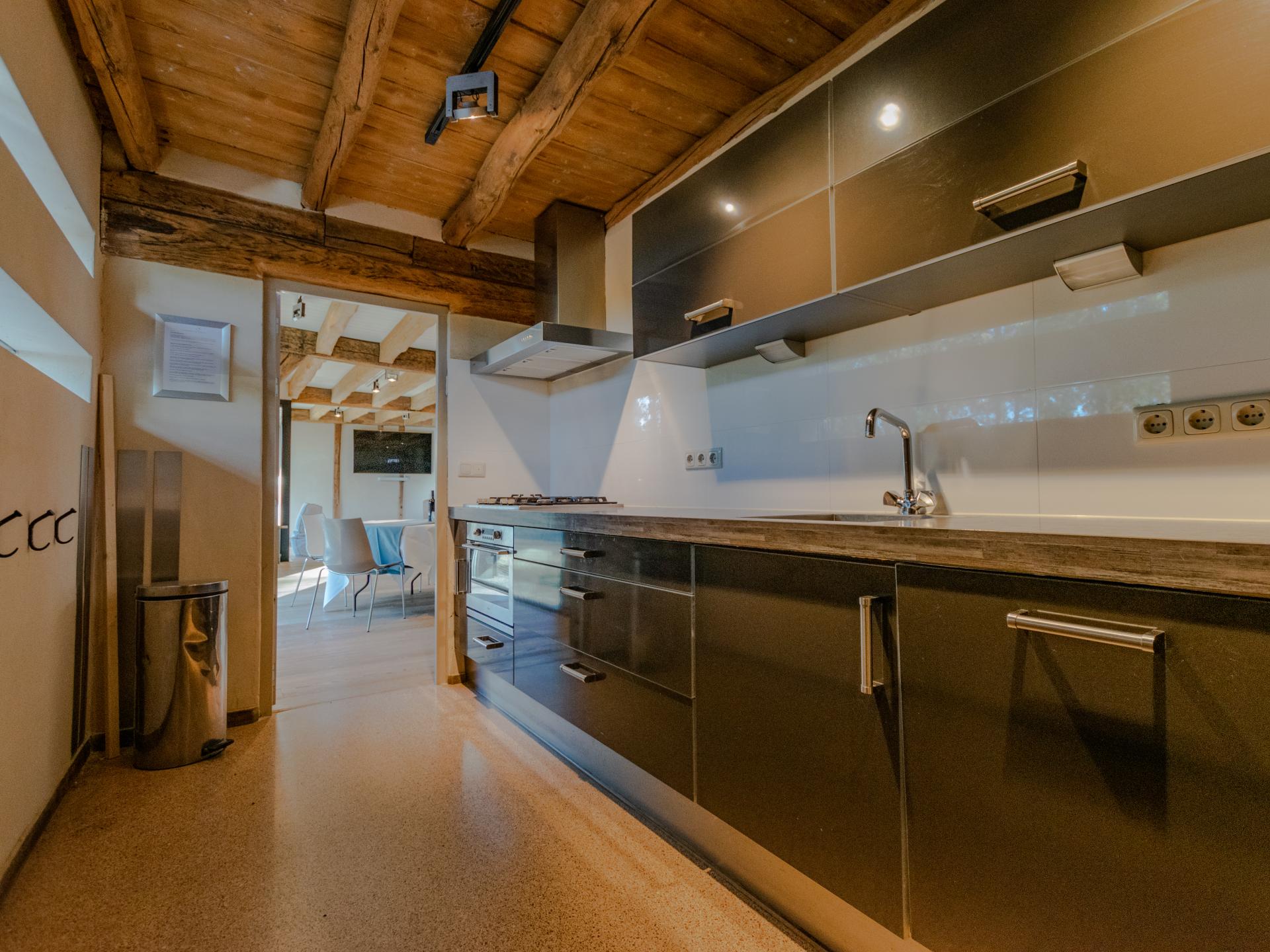 Rietgedekte boerderij aan bosrand bij Breda – luxe groepsaccommodatie voor 12 personen - foto 15