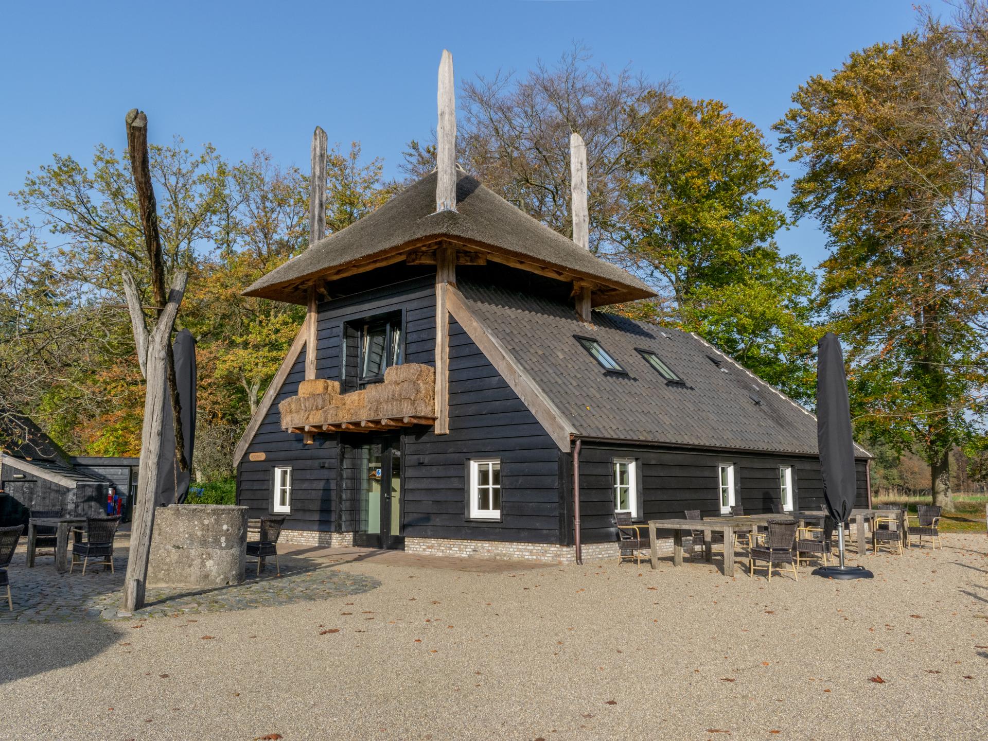 2 luxe vakantiehuizen aan de bosrand voor 24 personen bij Breda - foto 2