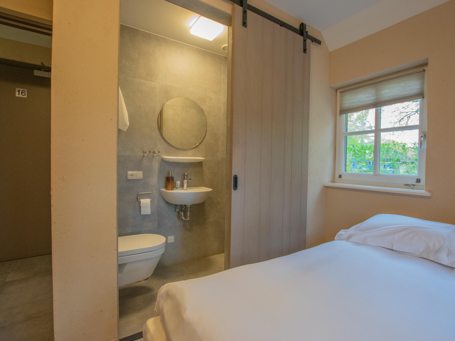 2 luxe vakantiehuizen aan de bosrand voor 24 personen bij Breda - foto 14