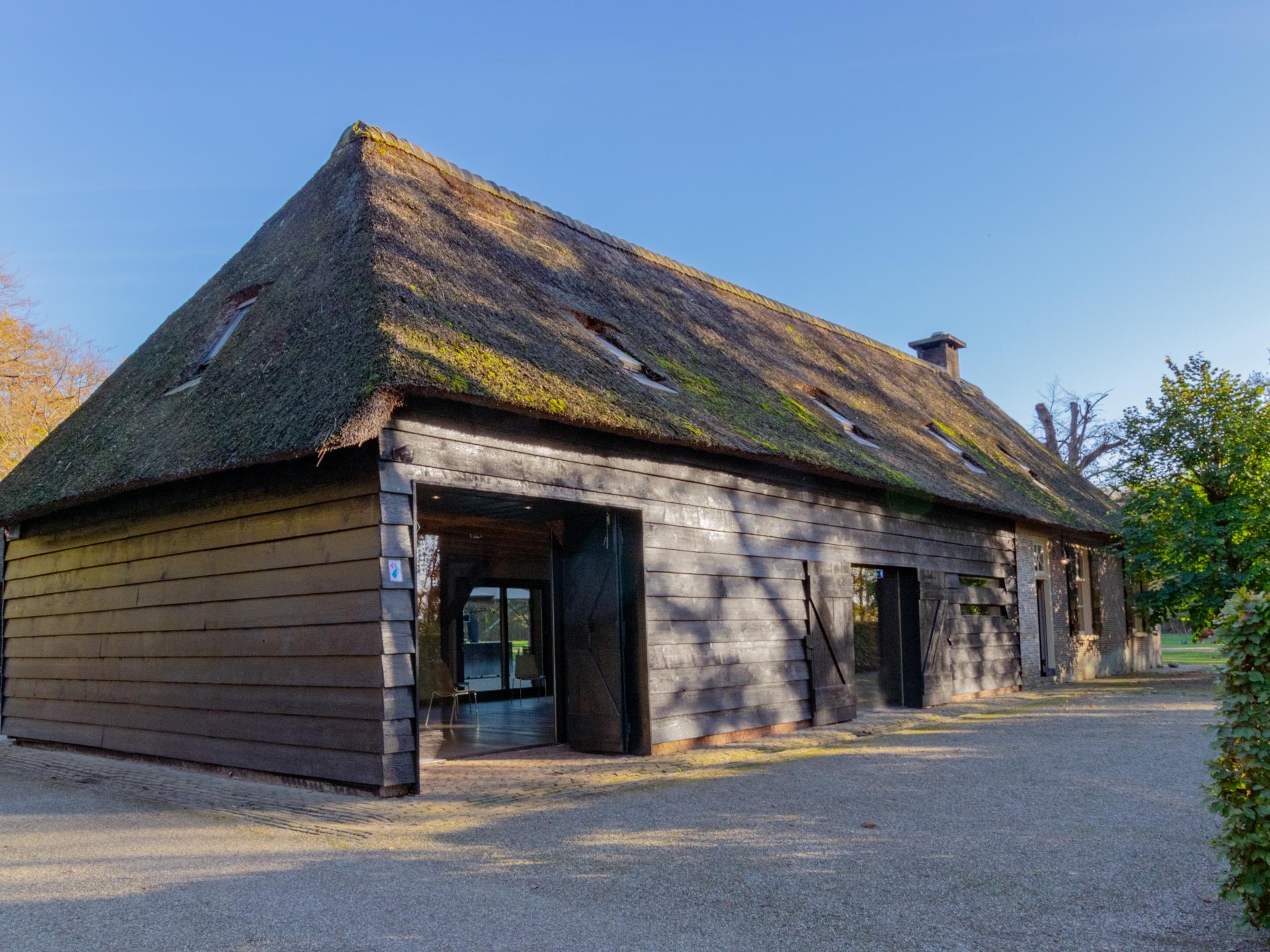 2 luxe vakantiehuizen aan de bosrand voor 24 personen bij Breda - foto 25