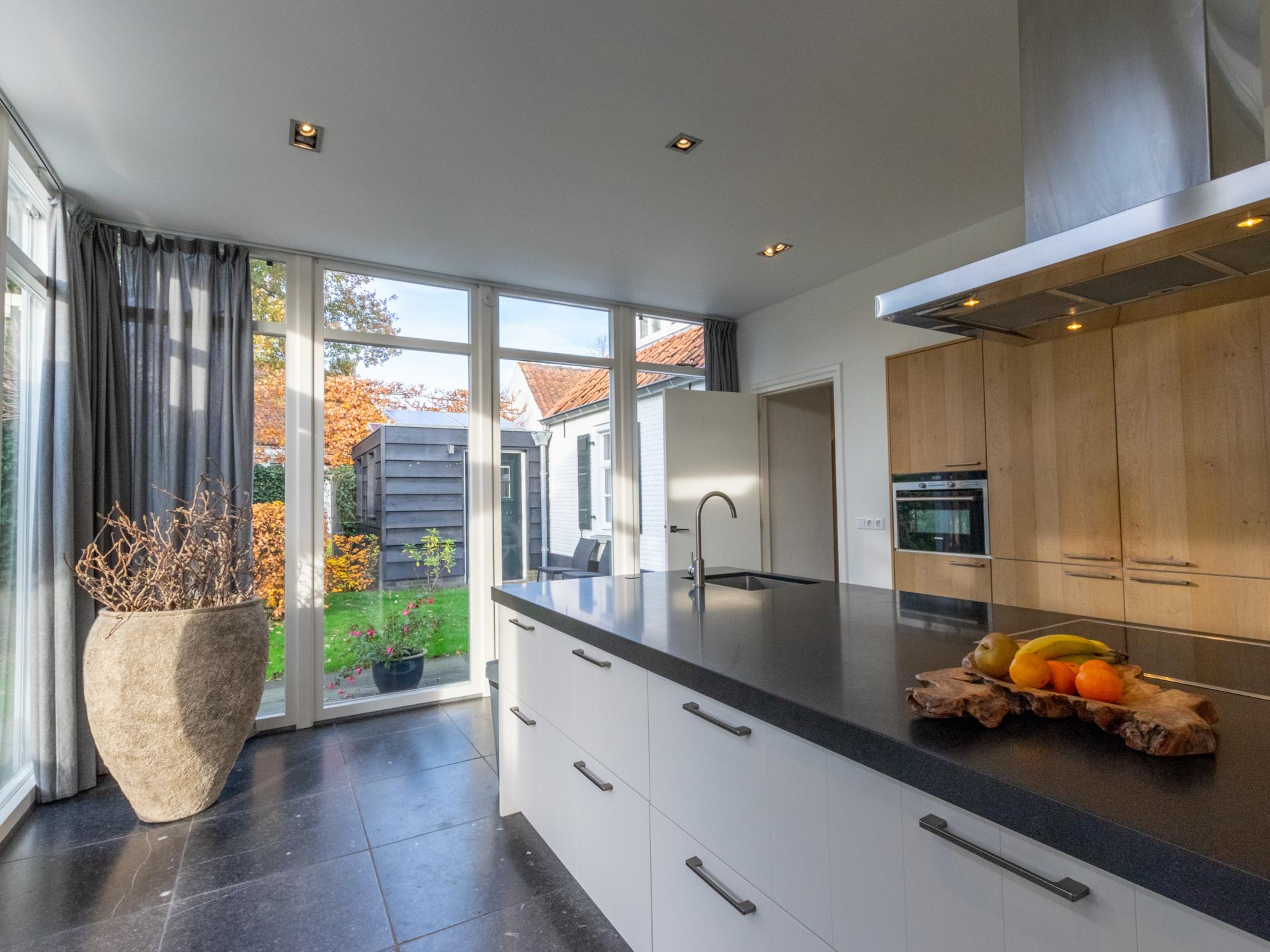 Monumentaal vakantiehuis met omheinde tuin in hartje Oosterhout - foto 12