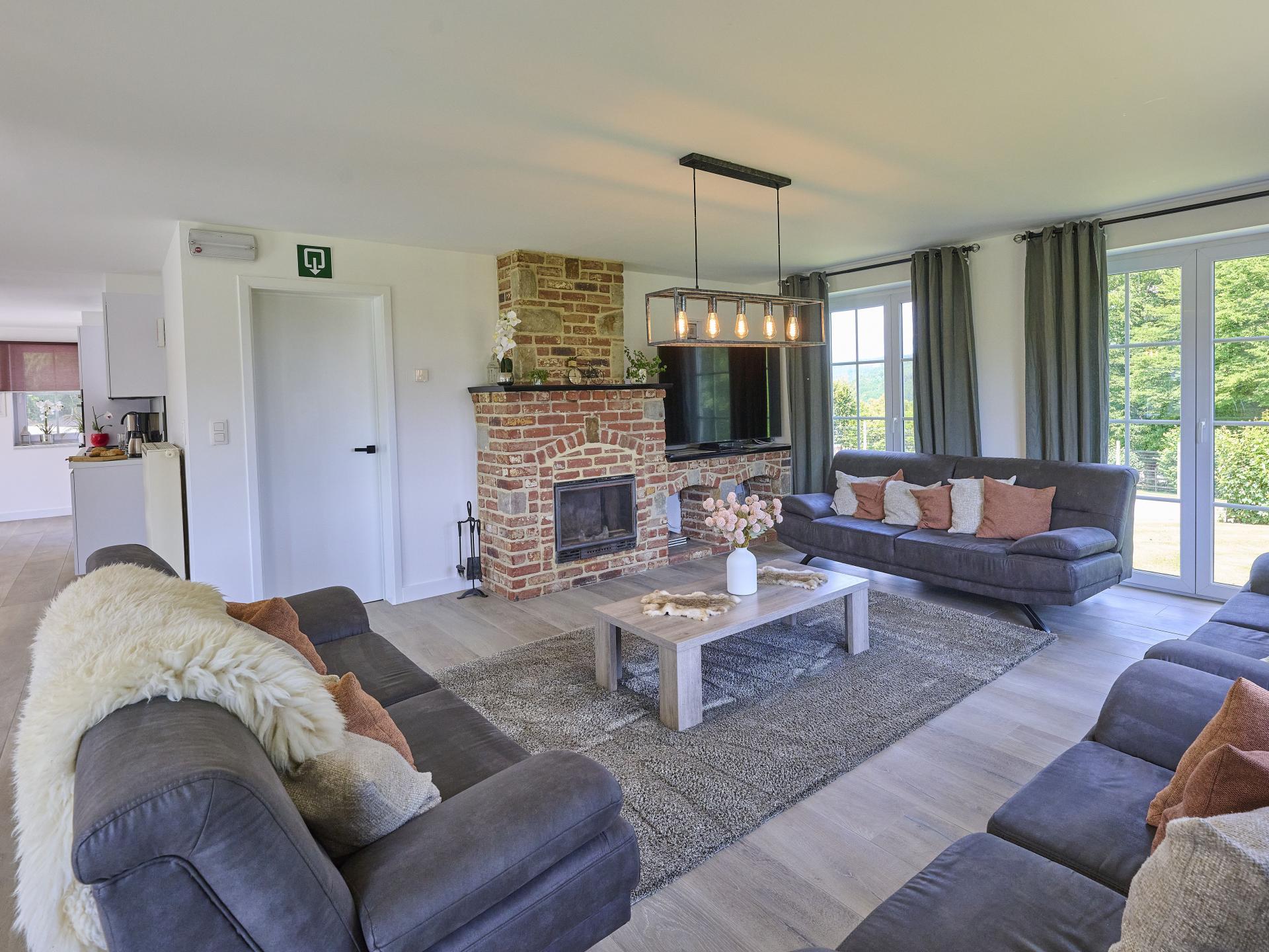 12-persoons vakantiehuis in Lierneux met open haard en tuin - foto 13